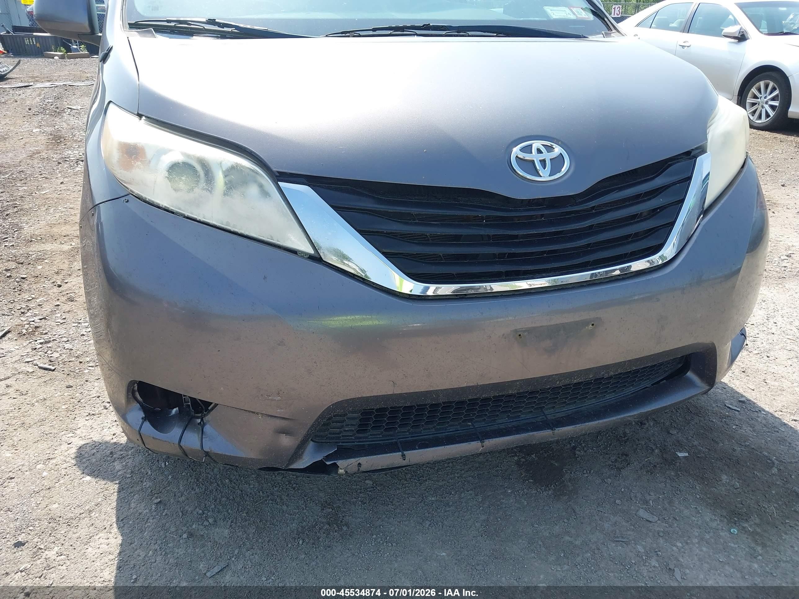 2012 Toyota Sienna Le V6 8 Passenger Gray vin: 5TDKK3DC0CS183782