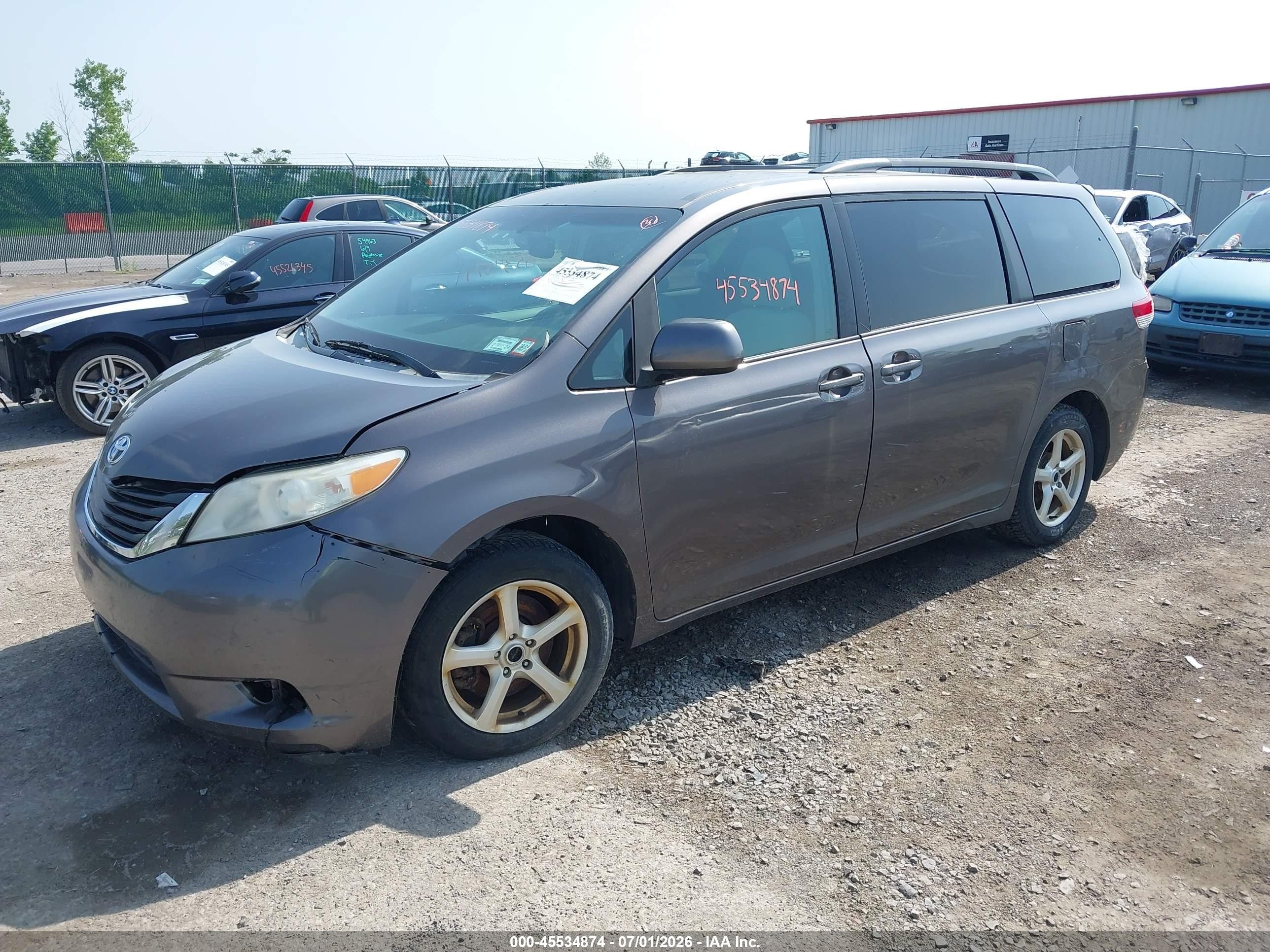 2012 Toyota Sienna Le V6 8 Passenger Gray vin: 5TDKK3DC0CS183782