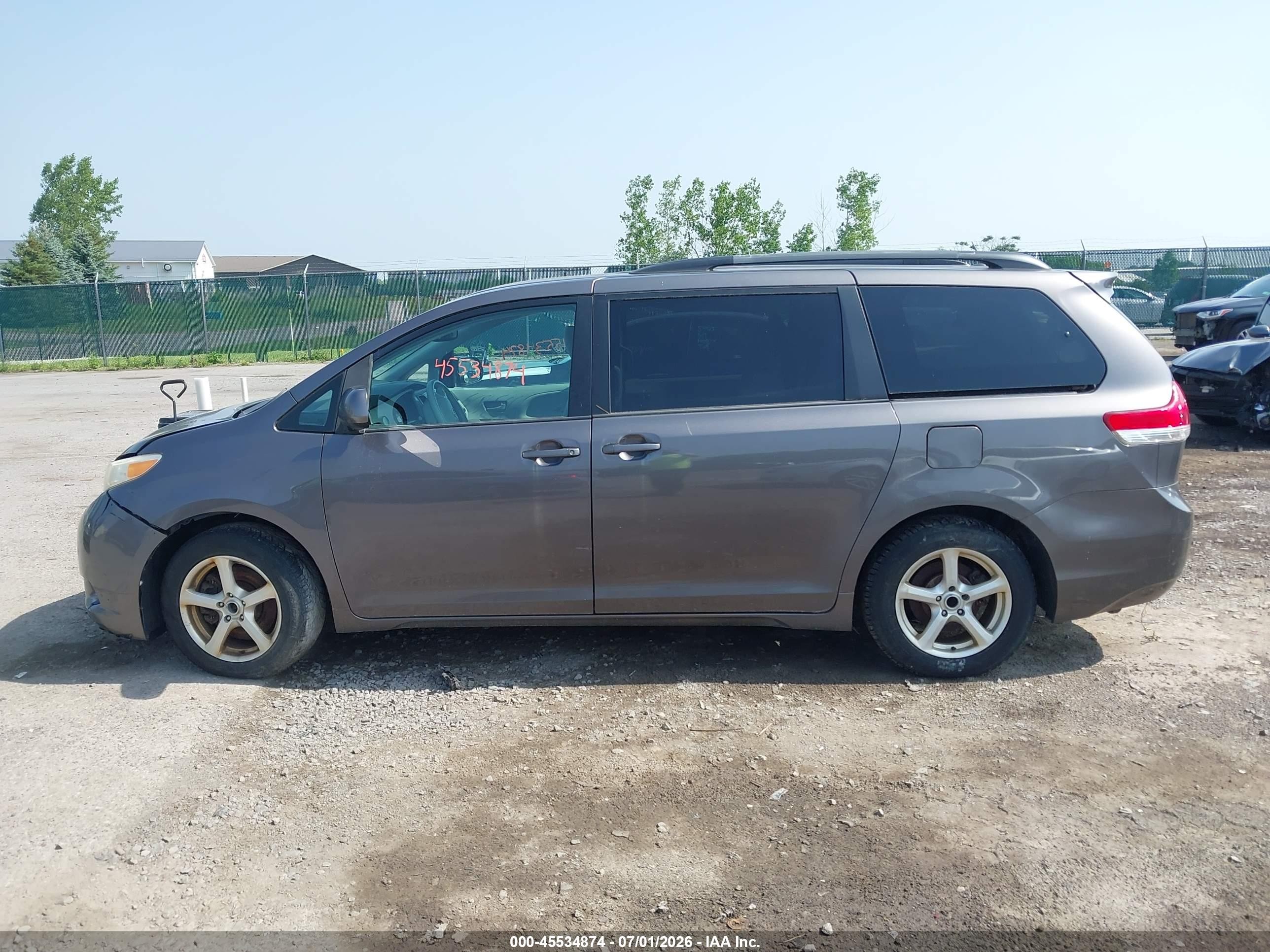 2012 Toyota Sienna Le V6 8 Passenger Gray vin: 5TDKK3DC0CS183782
