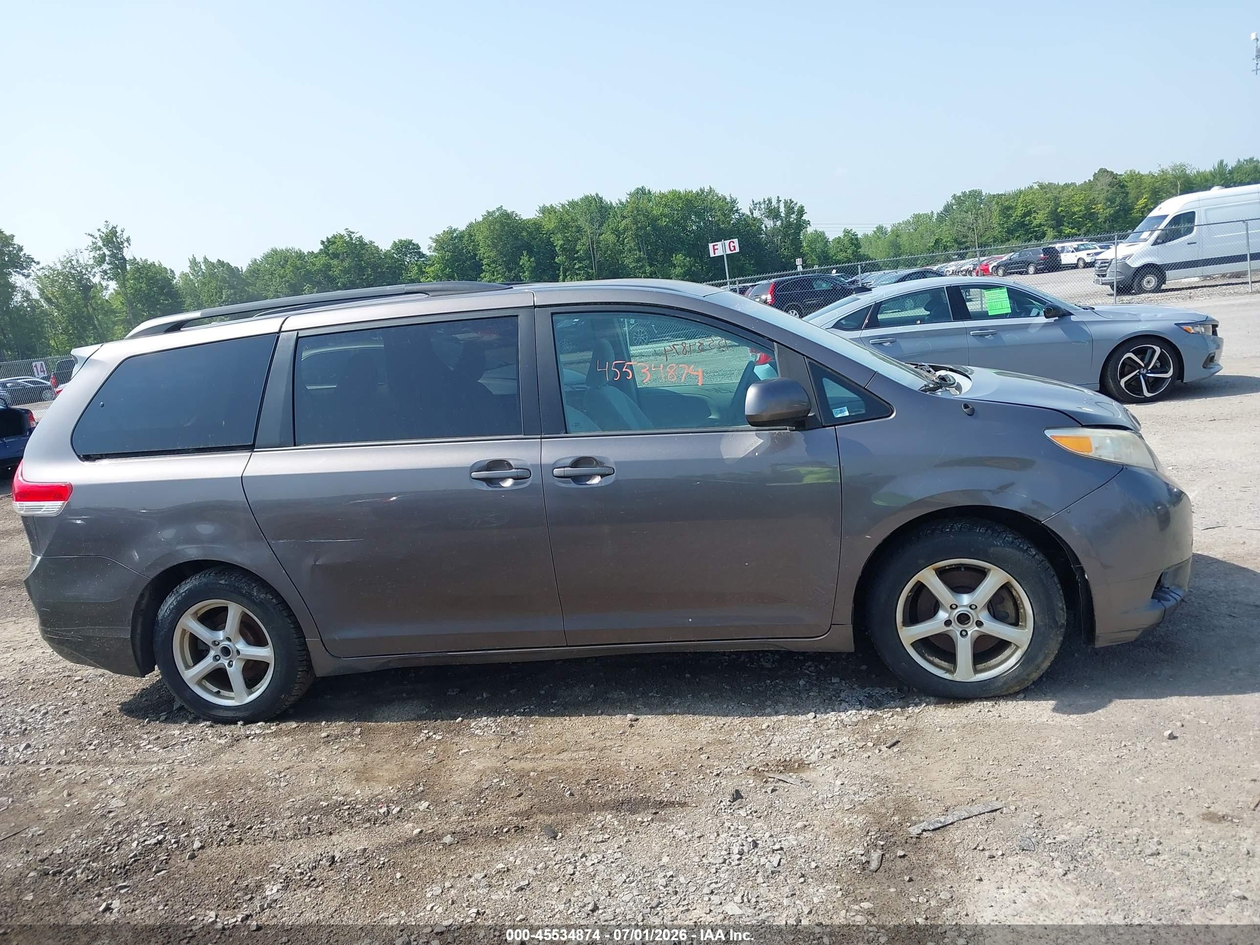 2012 Toyota Sienna Le V6 8 Passenger Gray vin: 5TDKK3DC0CS183782