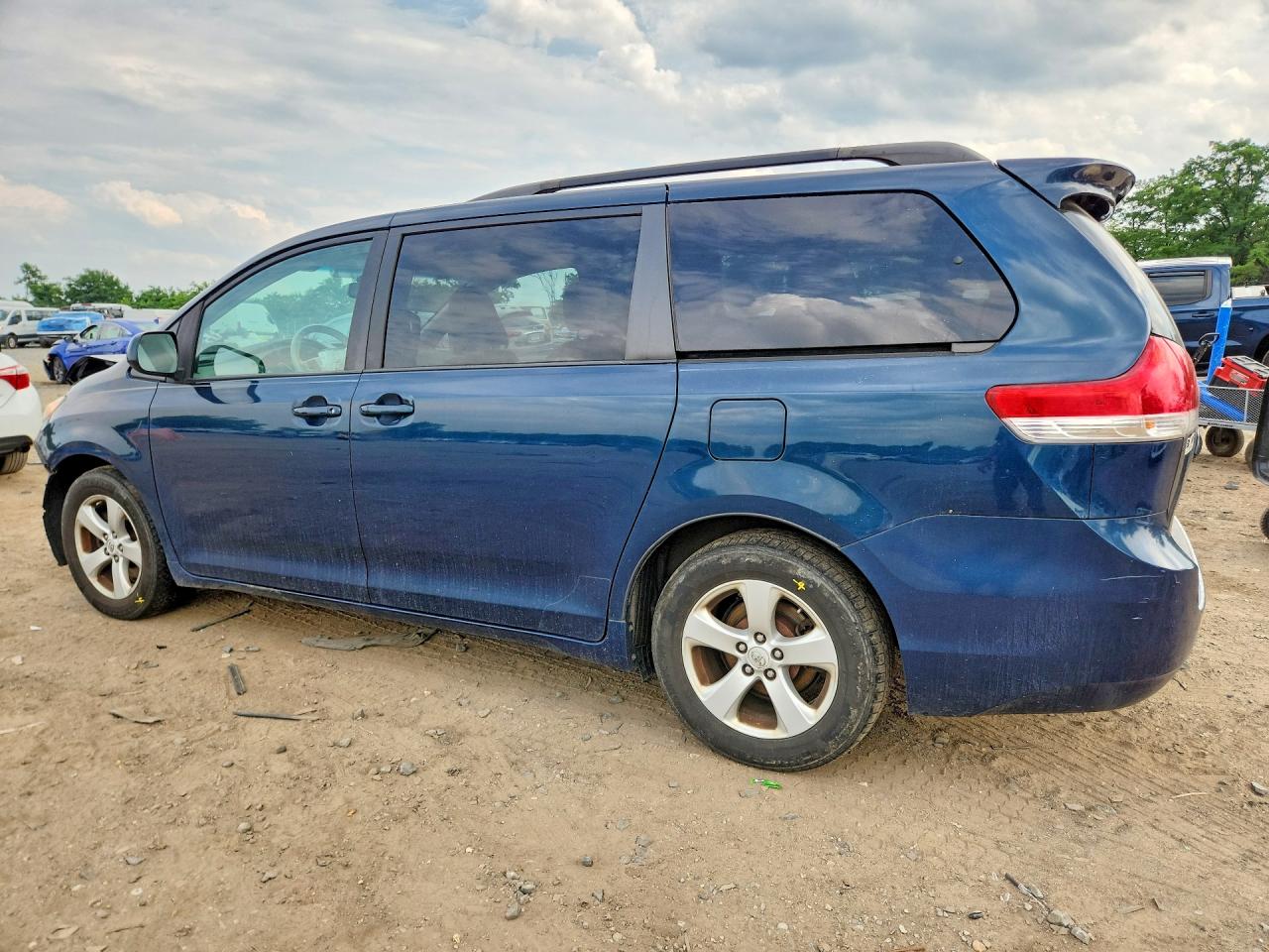 2012 Toyota Sienna Le Blue vin: 5TDKK3DC0CS188366