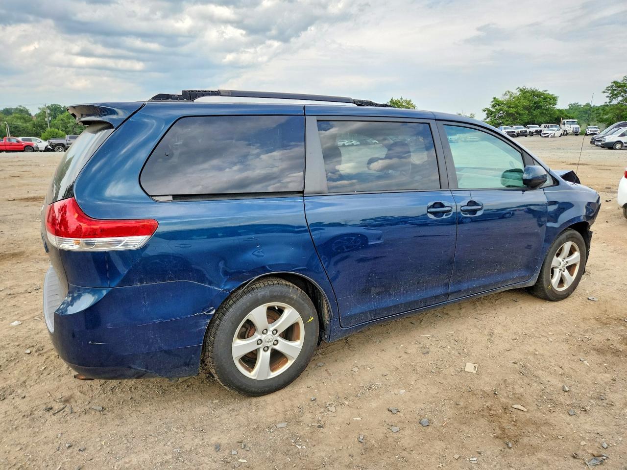 2012 Toyota Sienna Le Blue vin: 5TDKK3DC0CS188366
