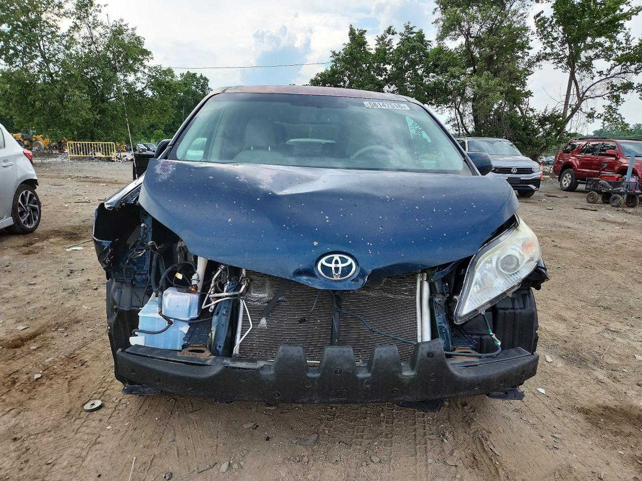 2012 Toyota Sienna Le Blue vin: 5TDKK3DC0CS188366