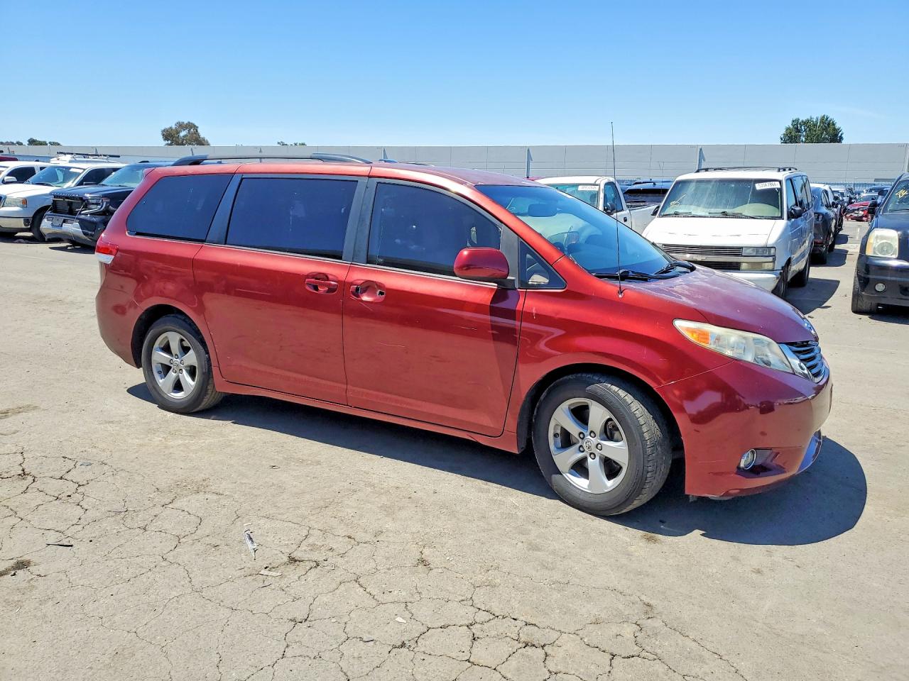 2012 Toyota Sienna Le Burgundy vin: 5TDKK3DC0CS206414