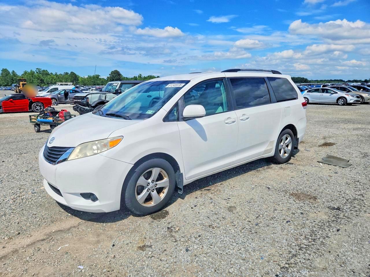 2012 Toyota Sienna Le Белый vin: 5TDKK3DC0CS210821