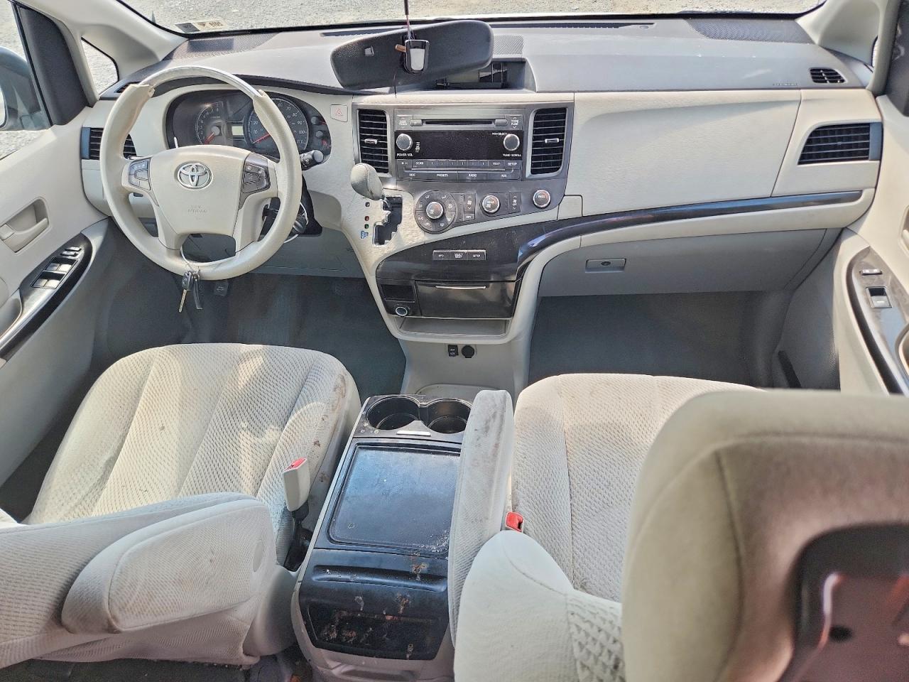 2012 Toyota Sienna Le Белый vin: 5TDKK3DC0CS210821