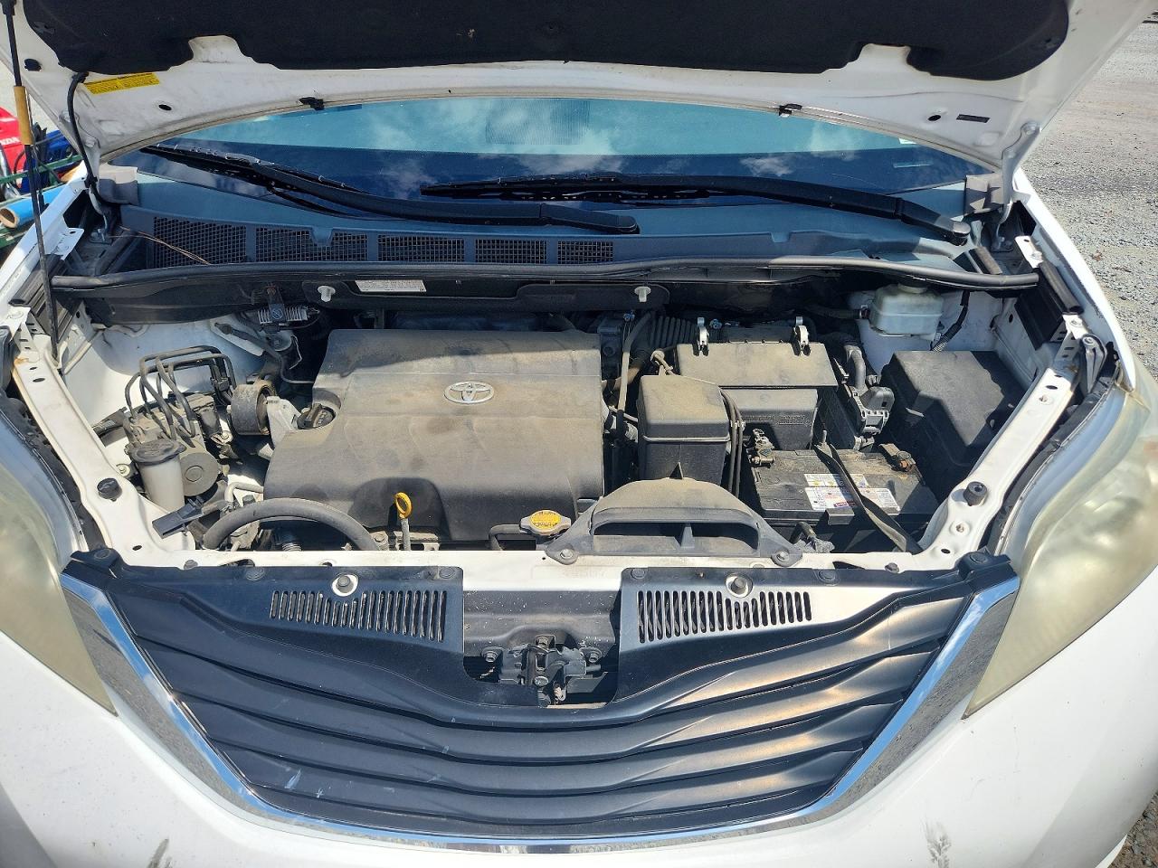 2012 Toyota Sienna Le Белый vin: 5TDKK3DC0CS210821