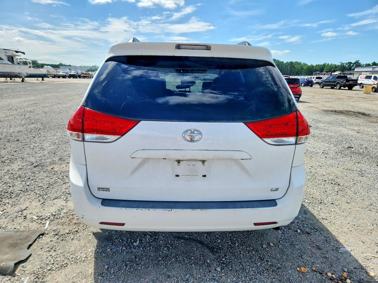 2012 Toyota Sienna Le Белый vin: 5TDKK3DC0CS210821