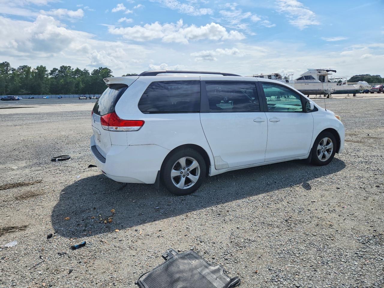 2012 Toyota Sienna Le Белый vin: 5TDKK3DC0CS210821