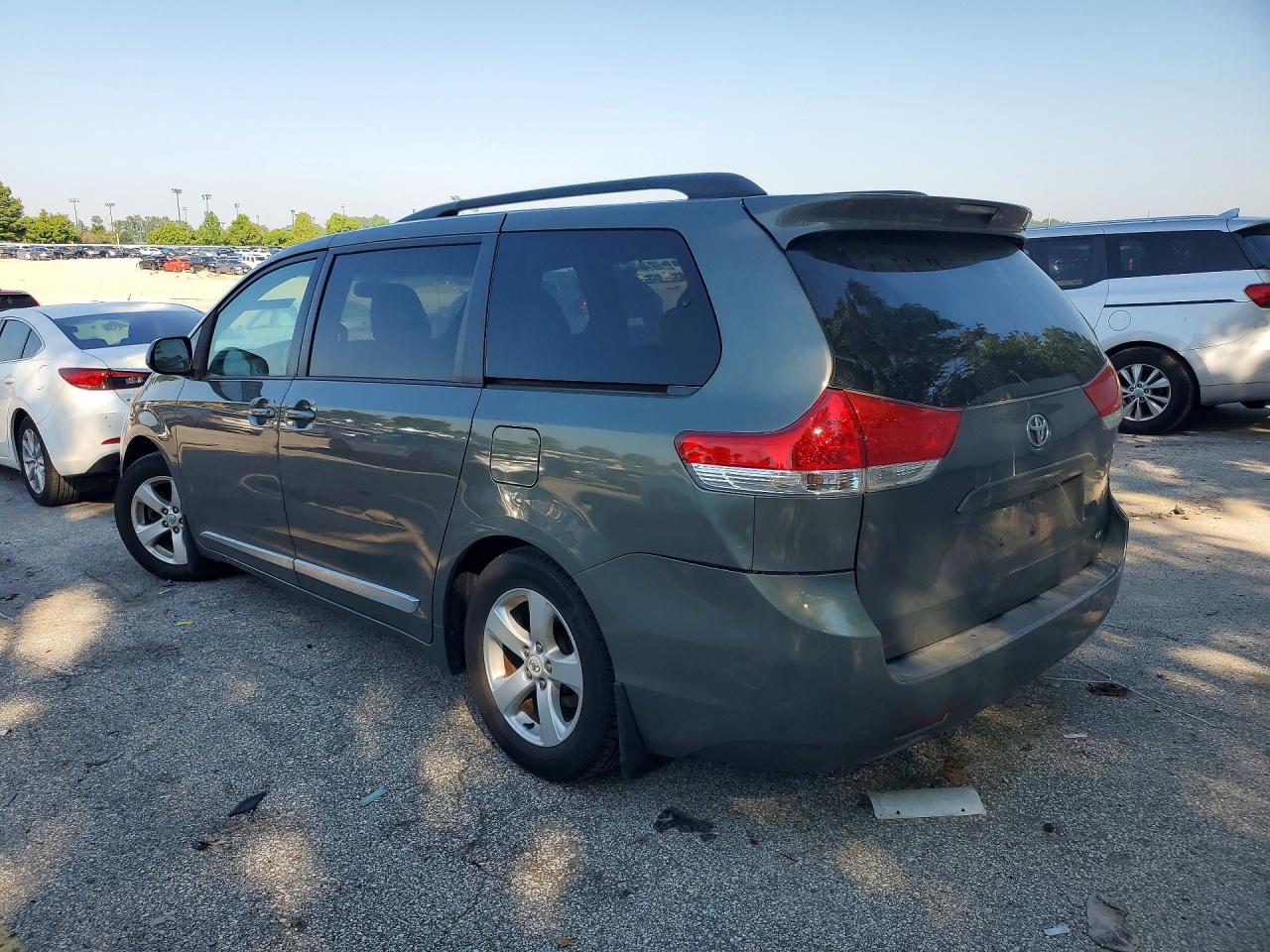 2012 Toyota Sienna Le Gray vin: 5TDKK3DC0CS210950