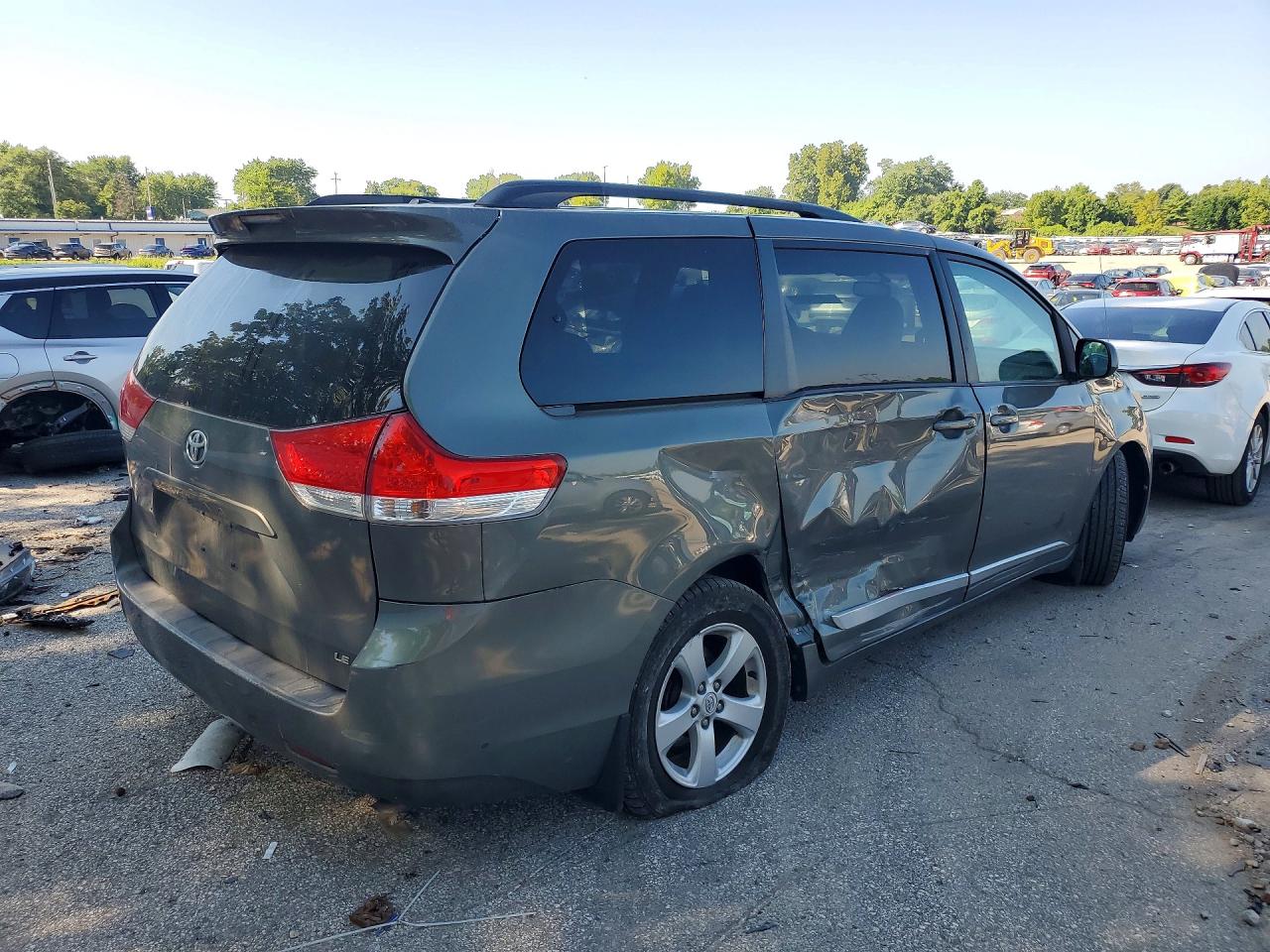 2012 Toyota Sienna Le Gray vin: 5TDKK3DC0CS210950