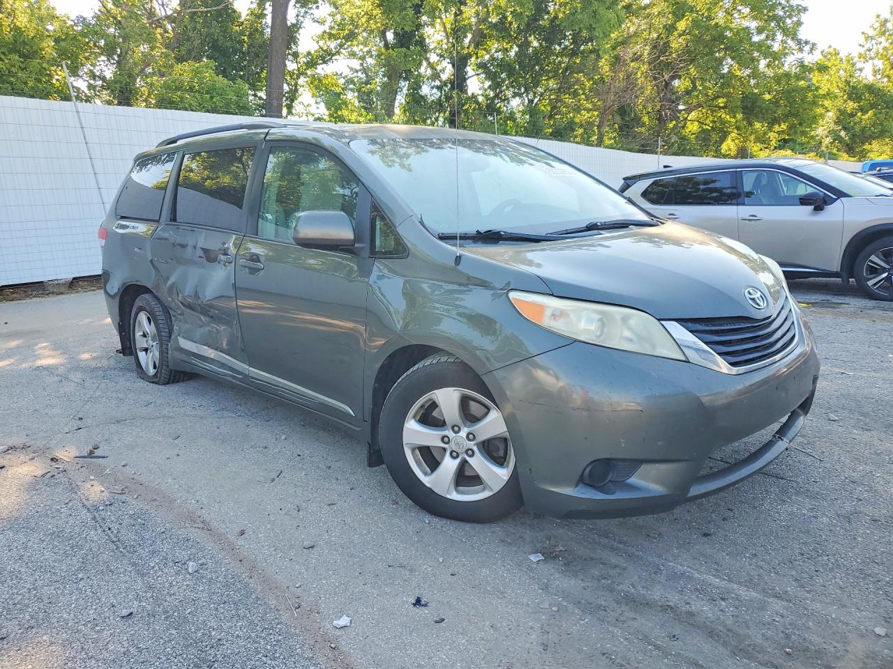 2012 Toyota Sienna Le Gray vin: 5TDKK3DC0CS210950