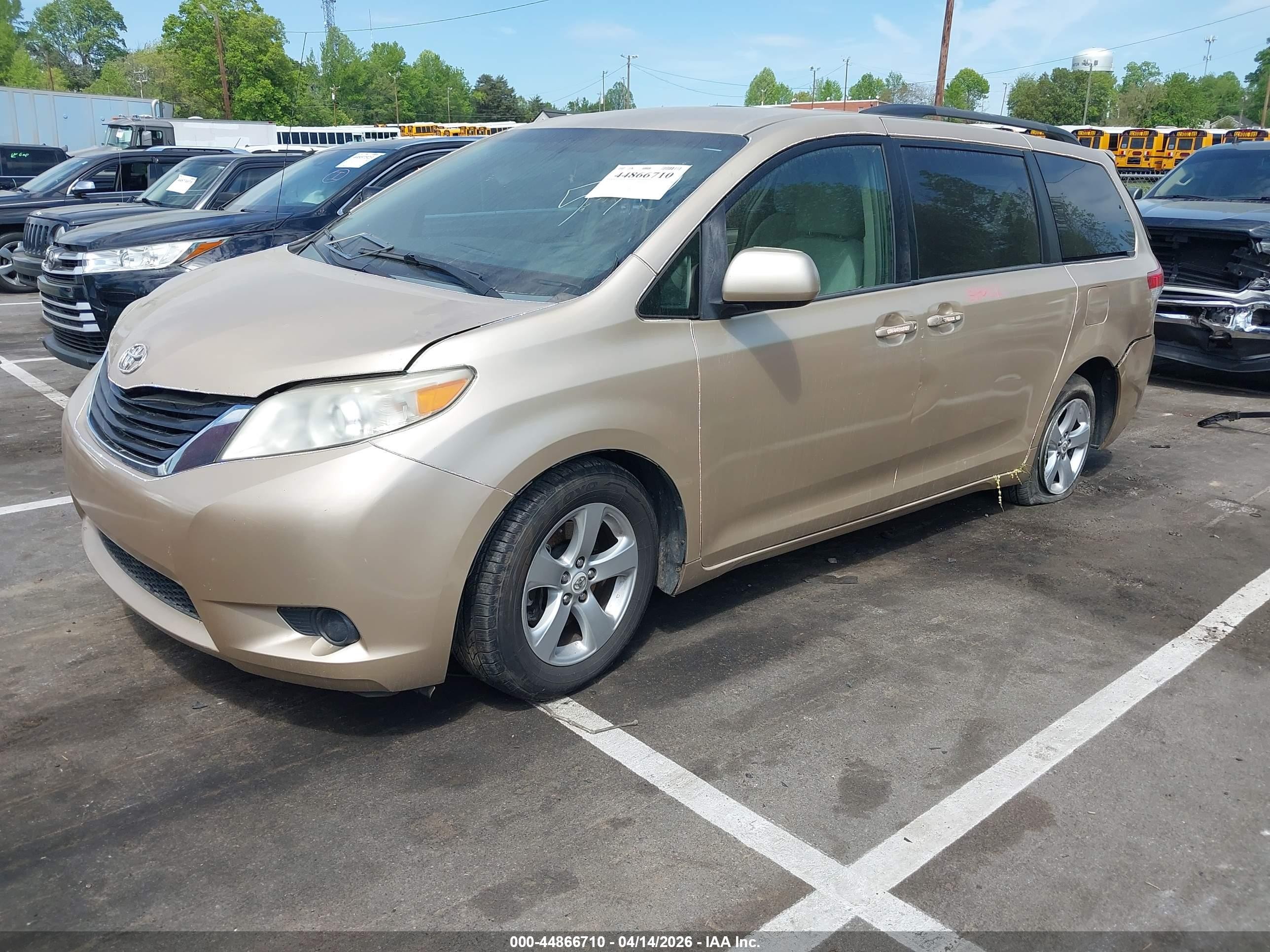 2012 Toyota Sienna Le V6 8 Passenger Gold vin: 5TDKK3DC0CS215310