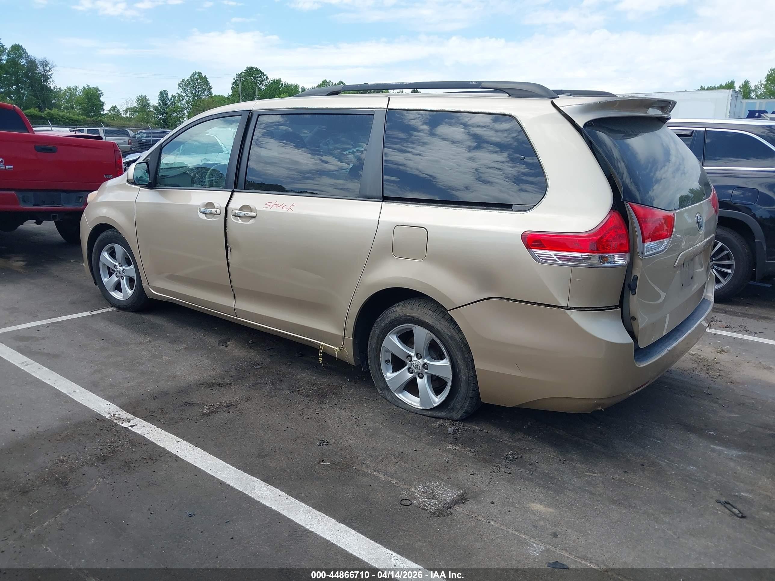 2012 Toyota Sienna Le V6 8 Passenger Gold vin: 5TDKK3DC0CS215310