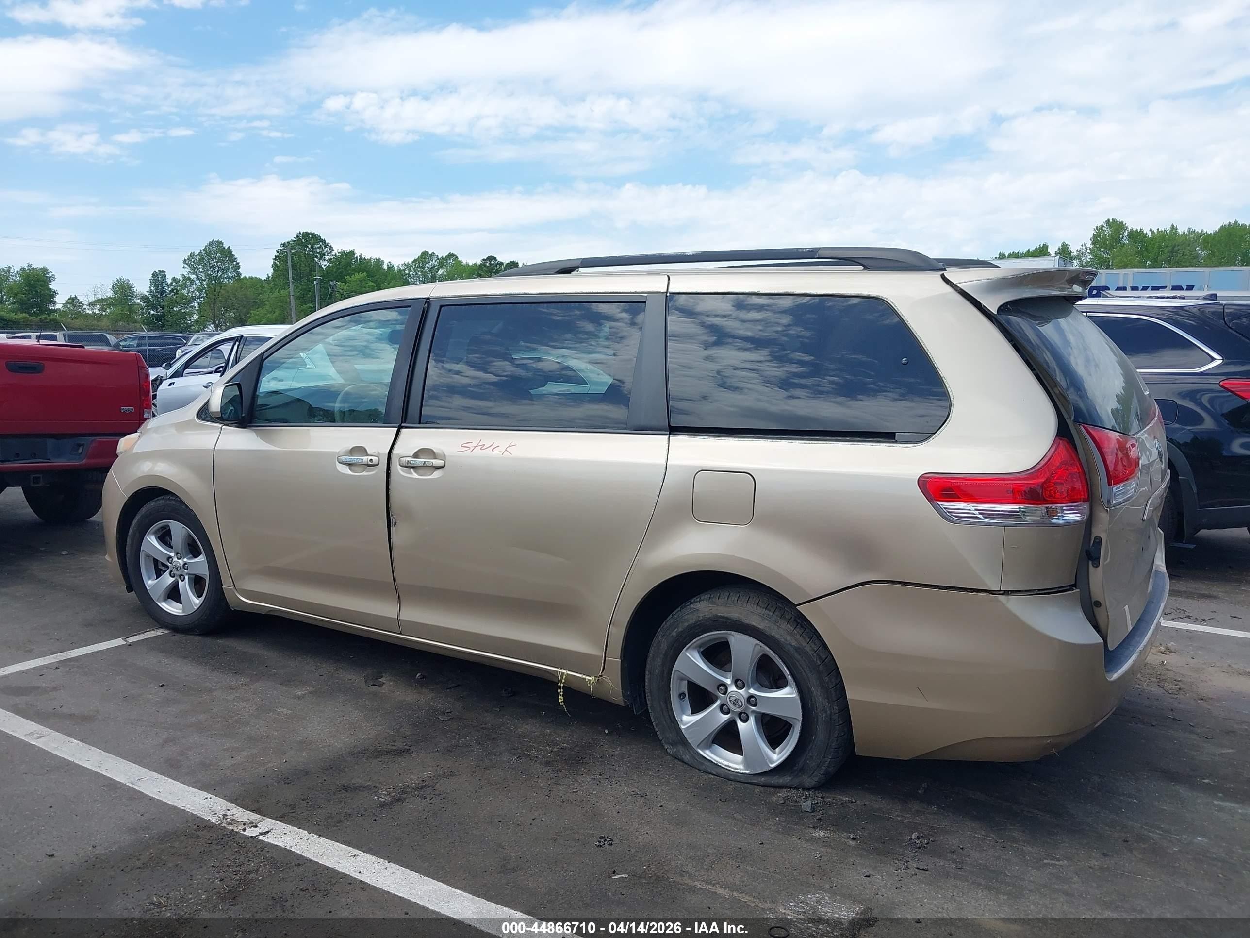2012 Toyota Sienna Le V6 8 Passenger Gold vin: 5TDKK3DC0CS215310