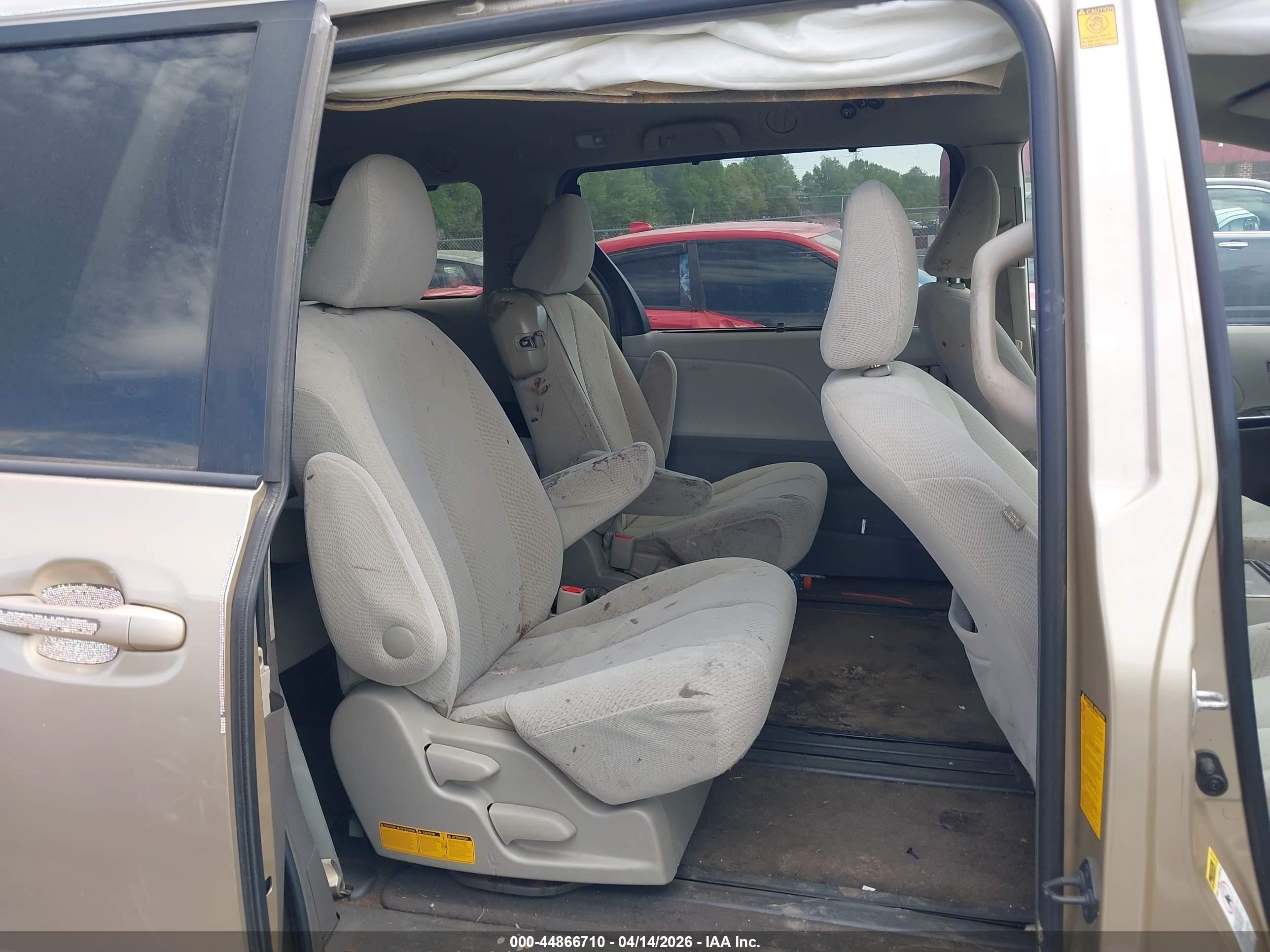 2012 Toyota Sienna Le V6 8 Passenger Gold vin: 5TDKK3DC0CS215310