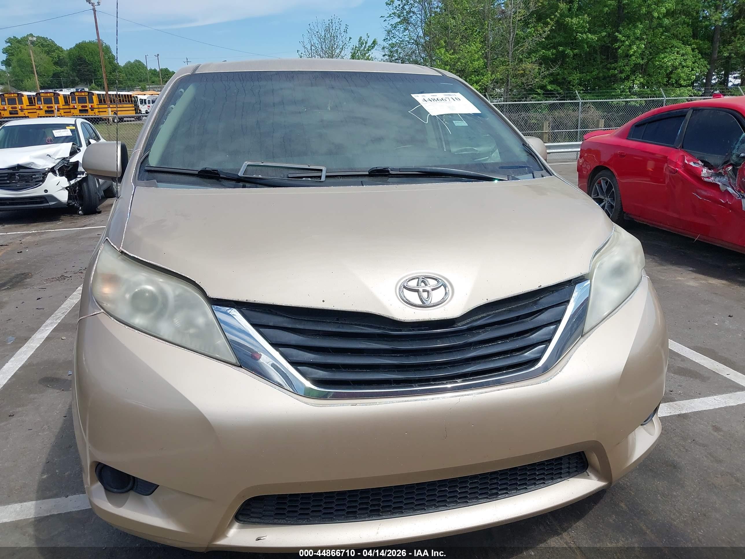 2012 Toyota Sienna Le V6 8 Passenger Gold vin: 5TDKK3DC0CS215310