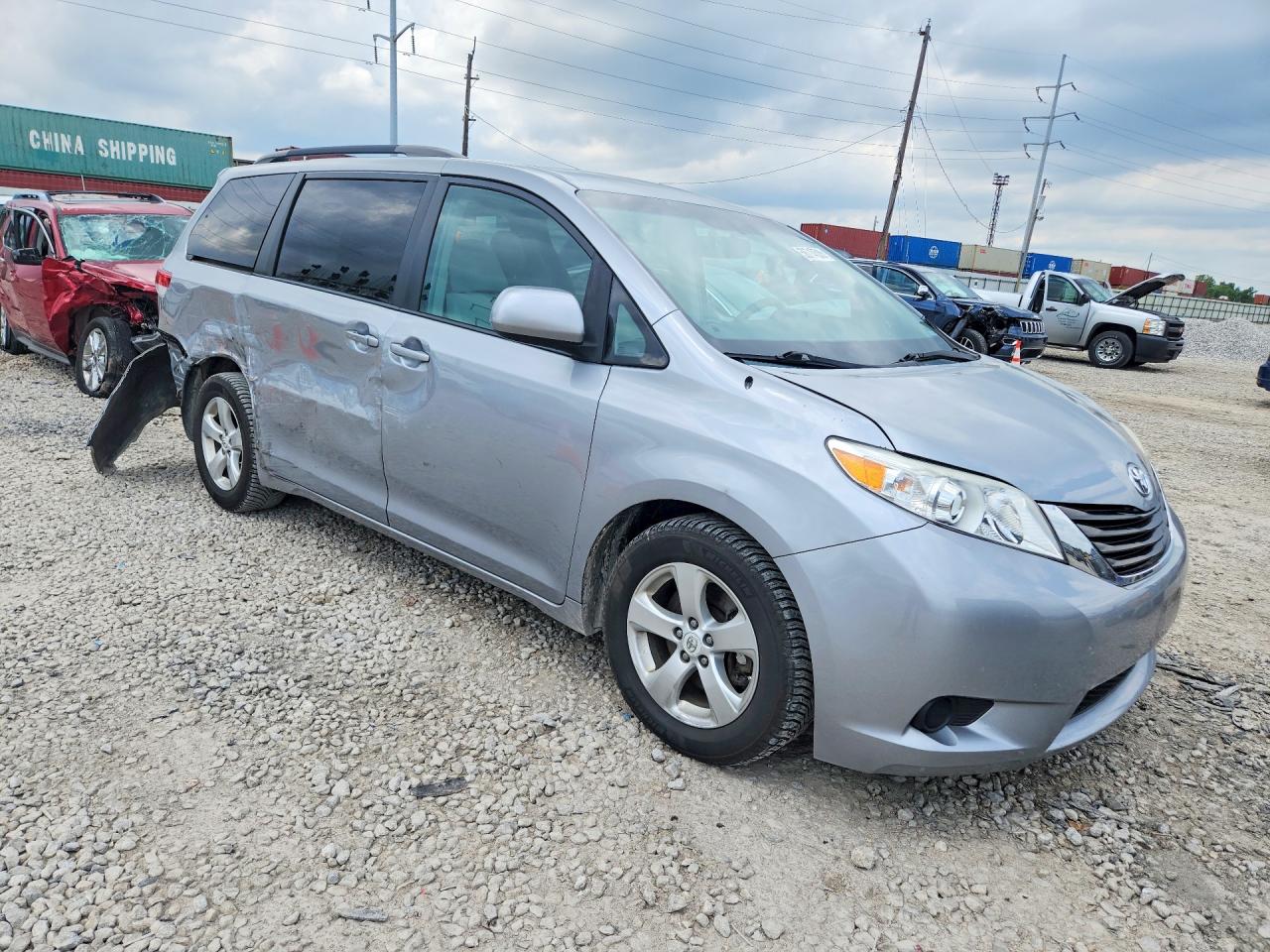 2012 Toyota Sienna Le Silver vin: 5TDKK3DC0CS221642