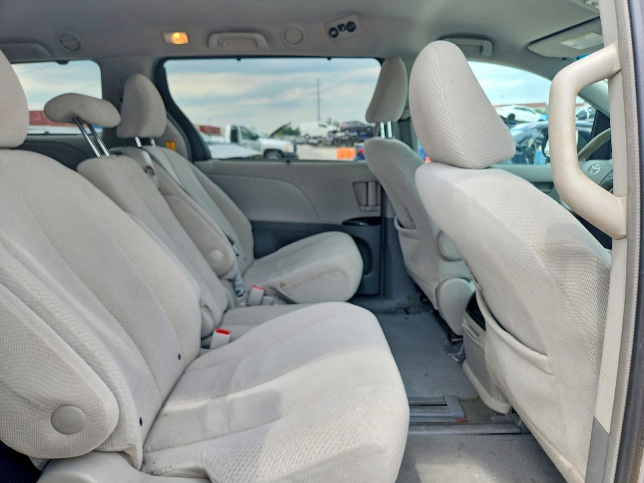 2012 Toyota Sienna Le Silver vin: 5TDKK3DC0CS221642