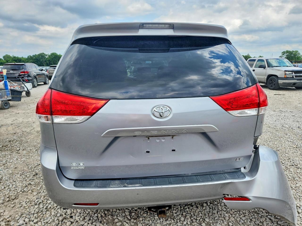 2012 Toyota Sienna Le Silver vin: 5TDKK3DC0CS221642