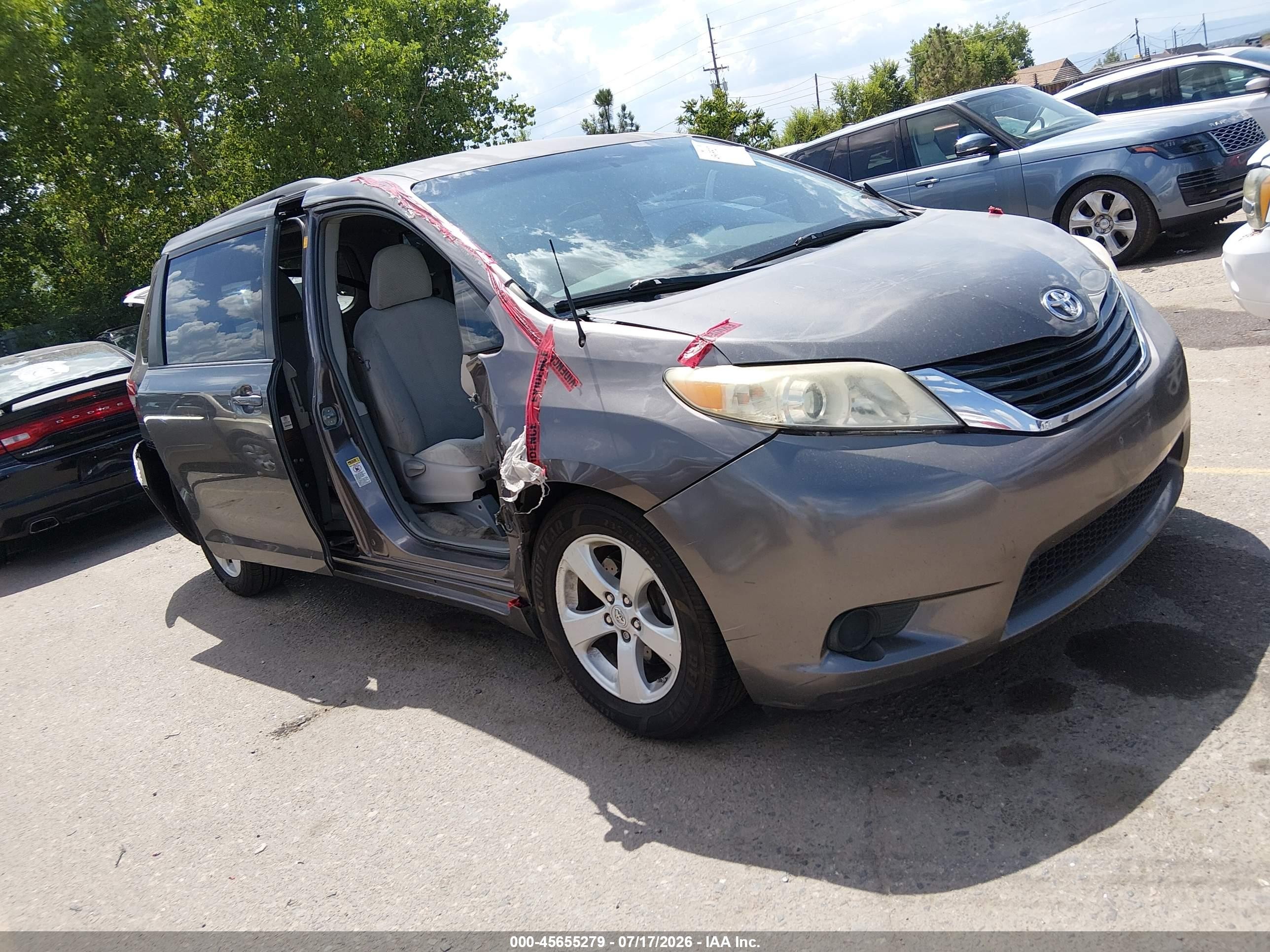 2012 Toyota Sienna Le V6 8 Passenger Серый vin: 5TDKK3DC0CS232270