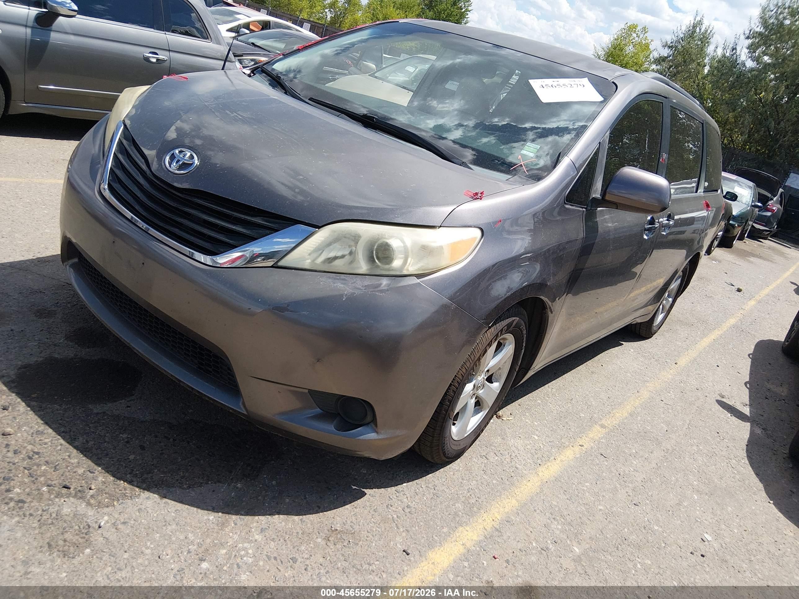 2012 Toyota Sienna Le V6 8 Passenger Gray vin: 5TDKK3DC0CS232270