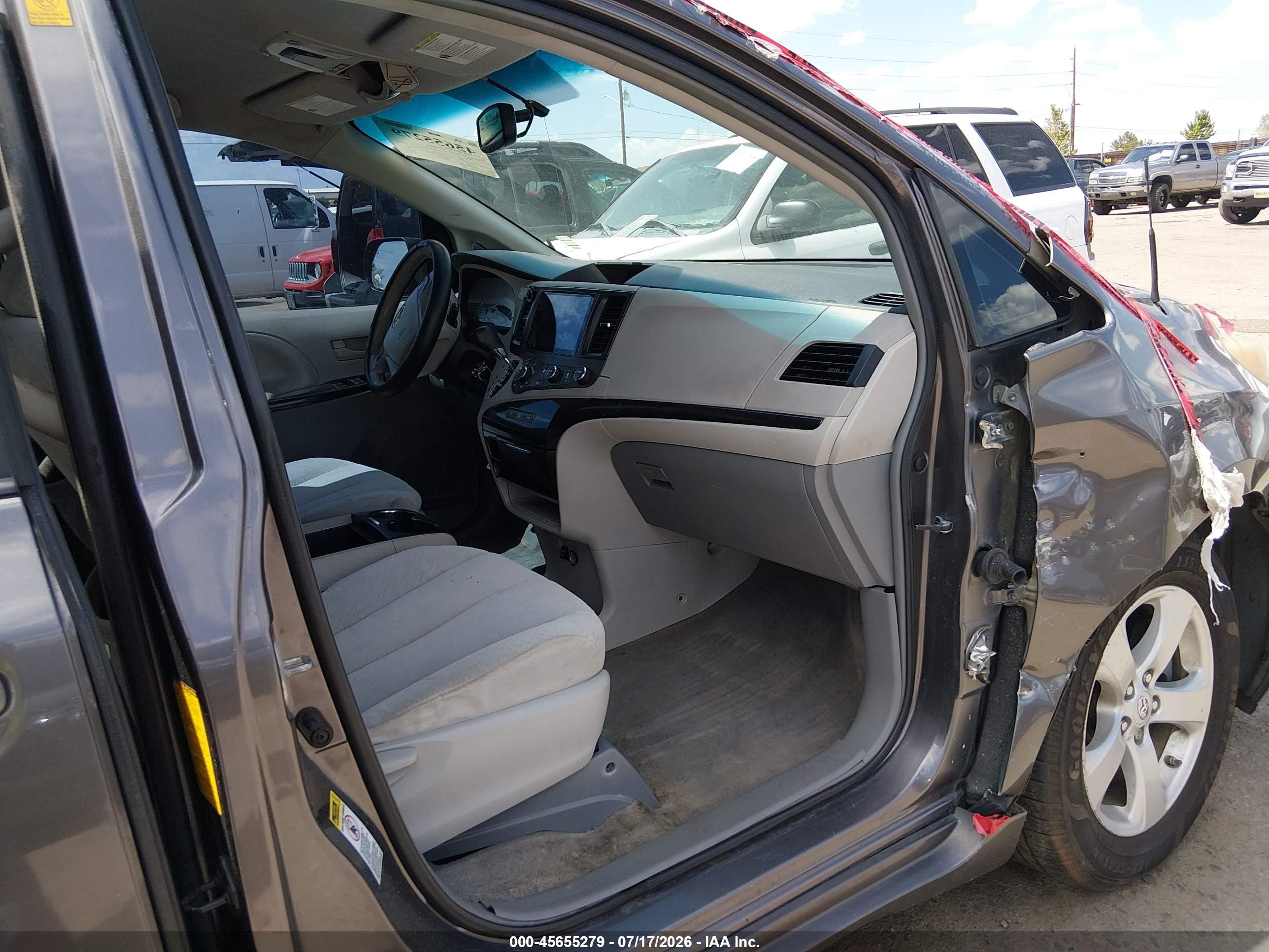 2012 Toyota Sienna Le V6 8 Passenger Gray vin: 5TDKK3DC0CS232270