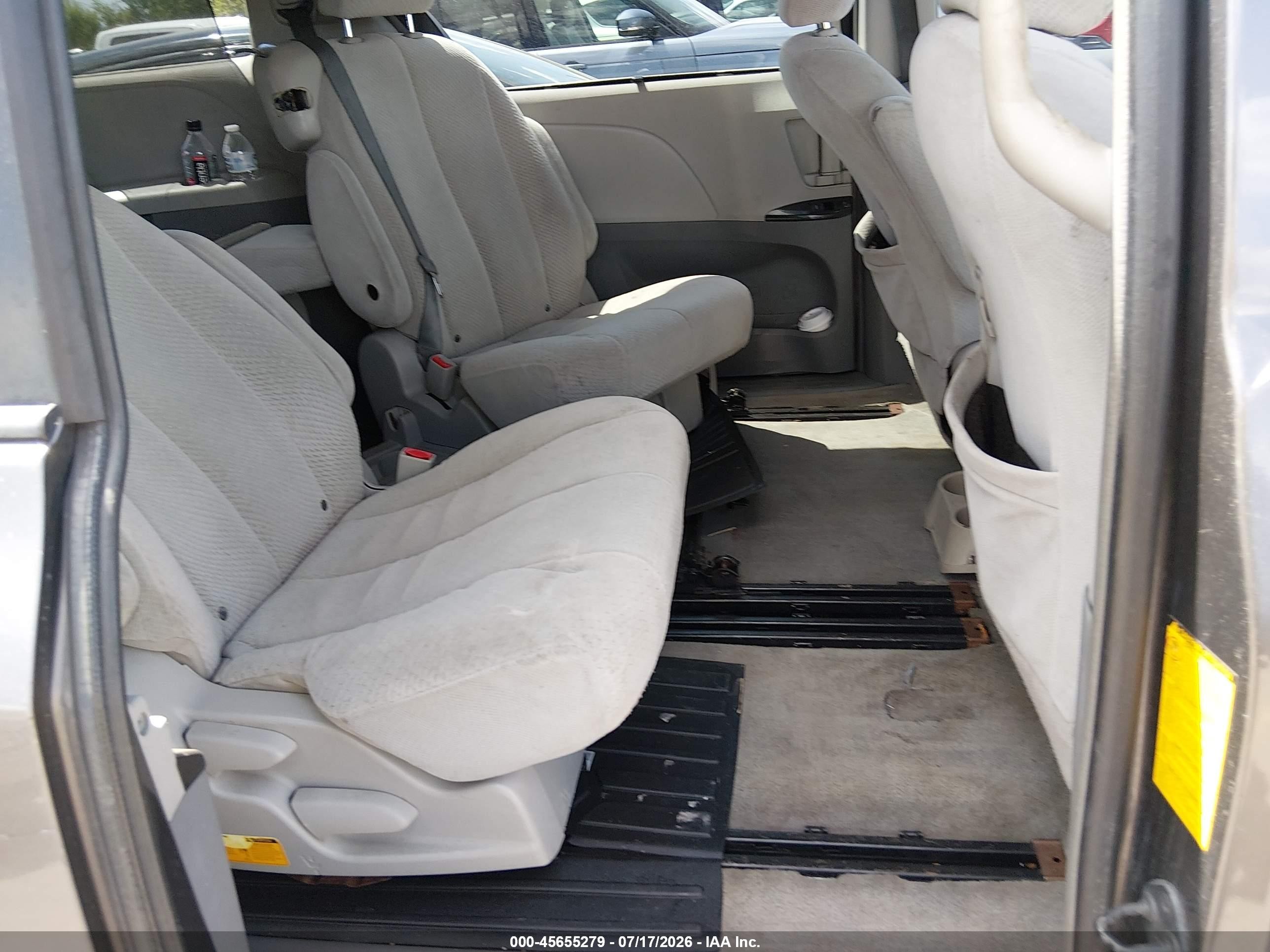 2012 Toyota Sienna Le V6 8 Passenger Gray vin: 5TDKK3DC0CS232270