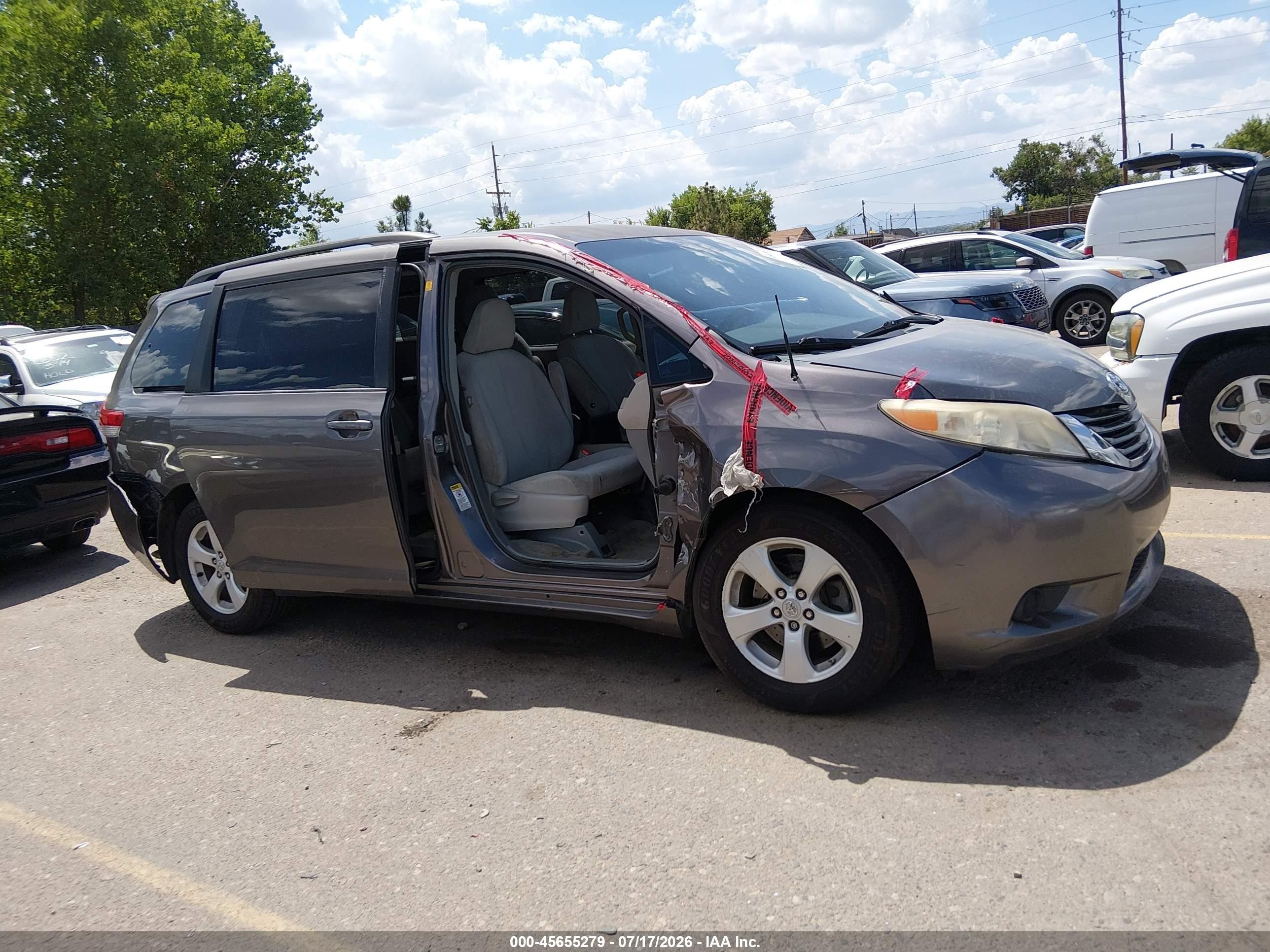 2012 Toyota Sienna Le V6 8 Passenger Gray vin: 5TDKK3DC0CS232270