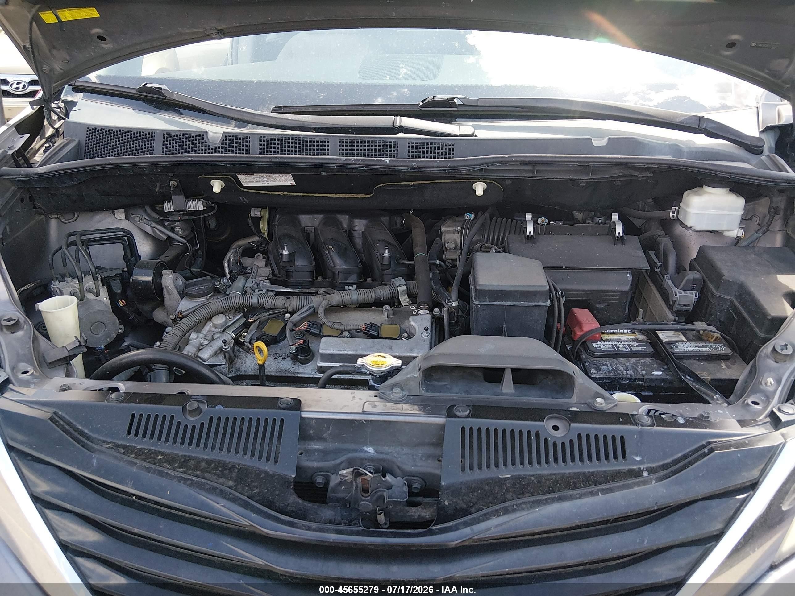 2012 Toyota Sienna Le V6 8 Passenger Gray vin: 5TDKK3DC0CS232270