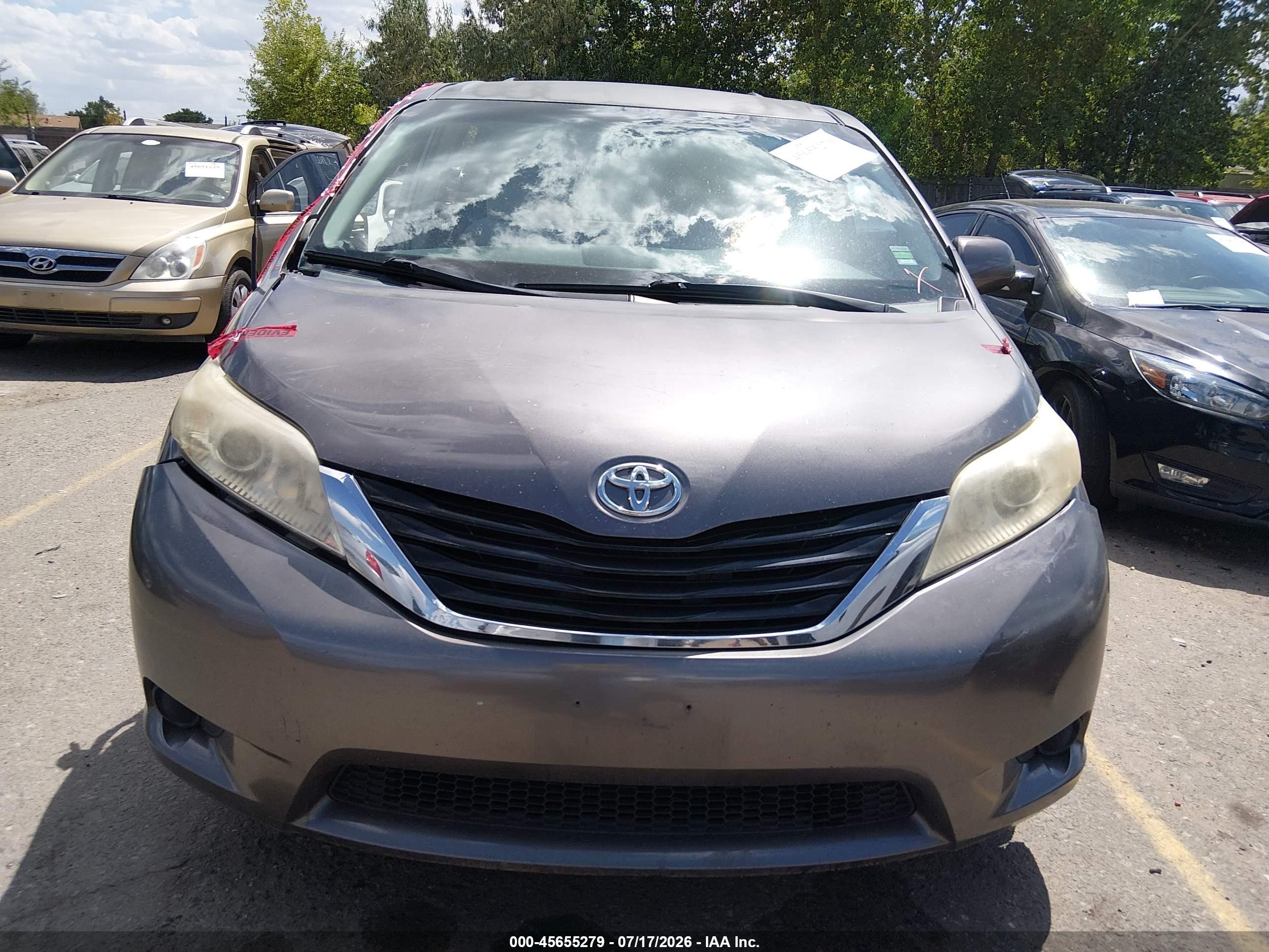 2012 Toyota Sienna Le V6 8 Passenger Gray vin: 5TDKK3DC0CS232270
