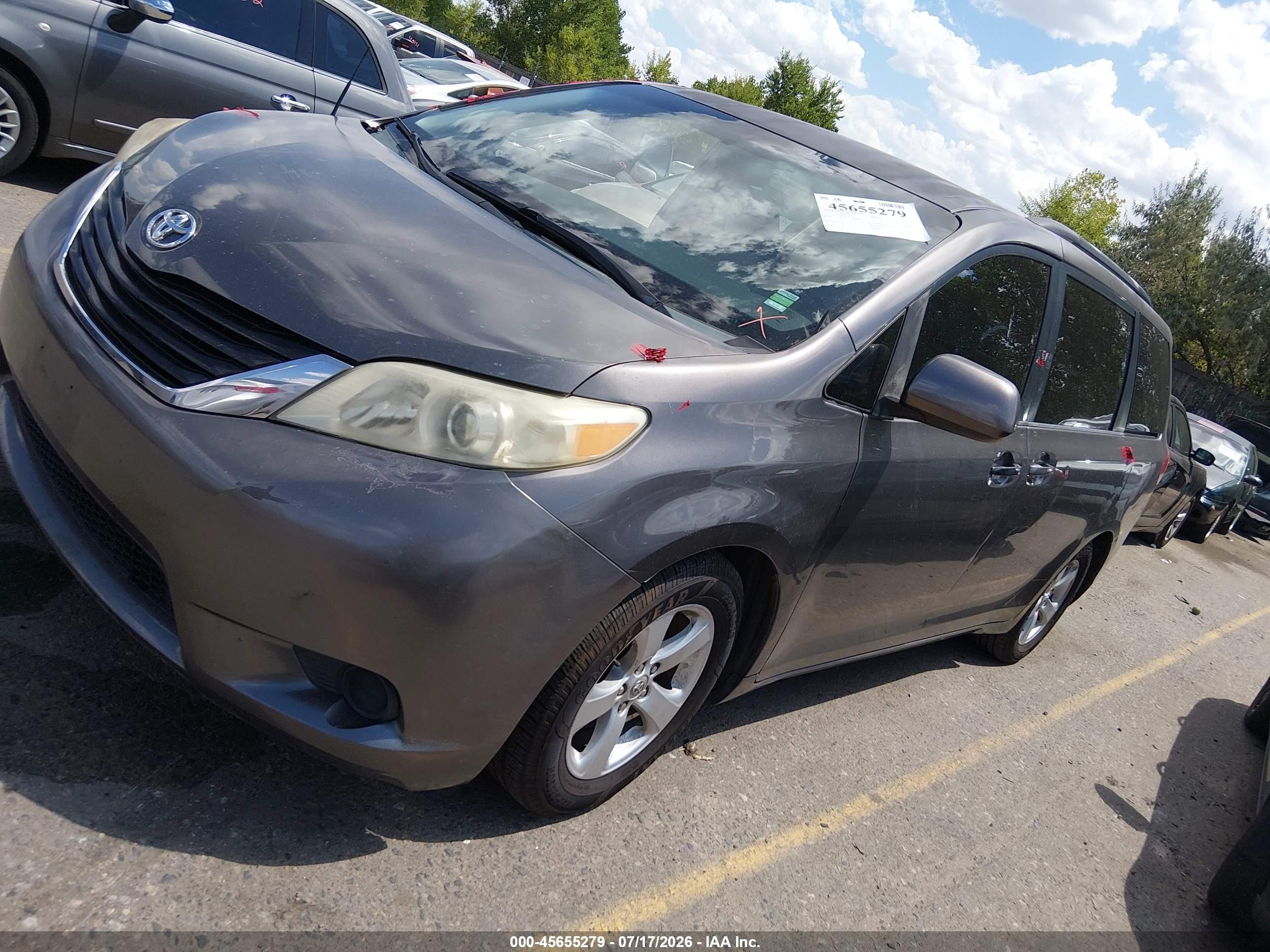 2012 Toyota Sienna Le V6 8 Passenger Gray vin: 5TDKK3DC0CS232270