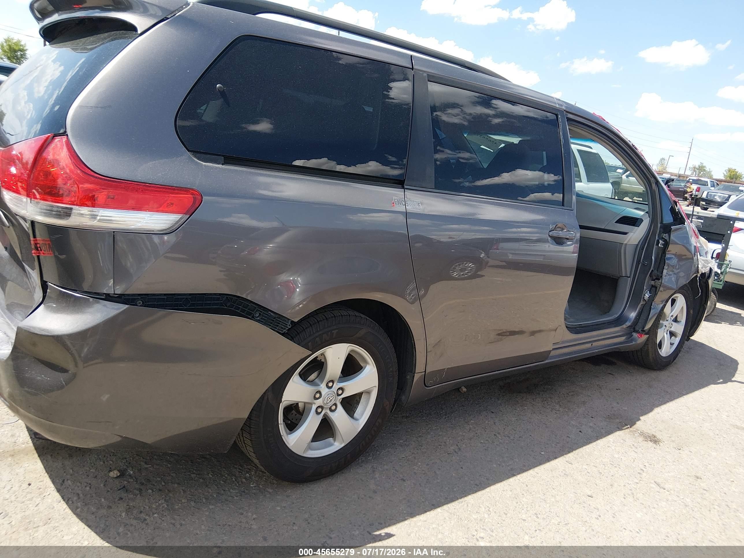 2012 Toyota Sienna Le V6 8 Passenger Gray vin: 5TDKK3DC0CS232270