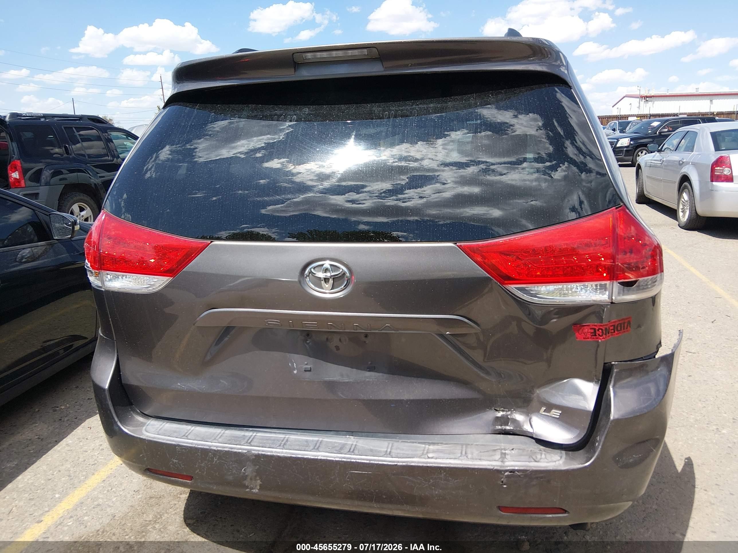 2012 Toyota Sienna Le V6 8 Passenger Gray vin: 5TDKK3DC0CS232270