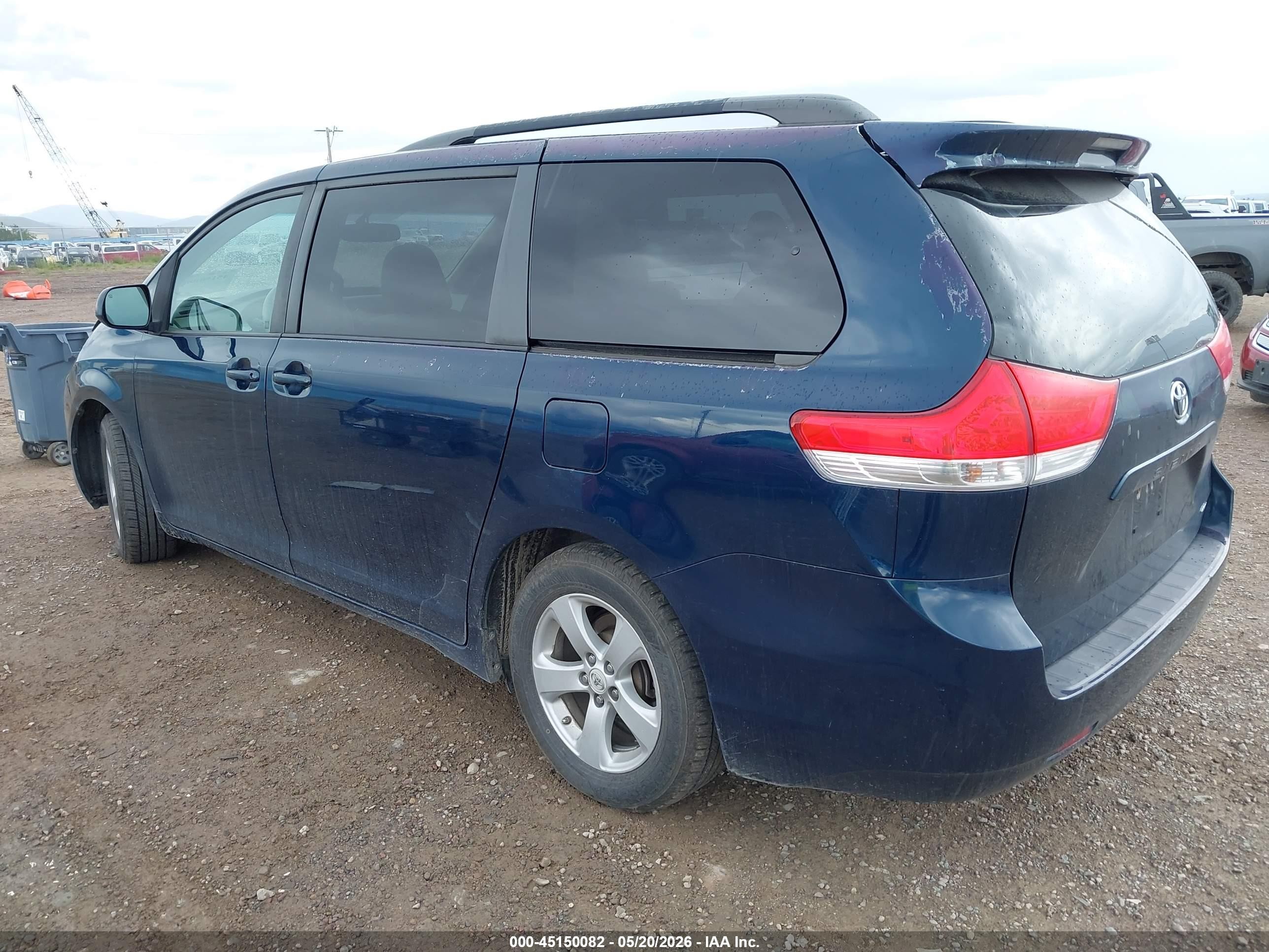 2012 Toyota Sienna Le V6 8 Passenger Blue vin: 5TDKK3DC0CS236495
