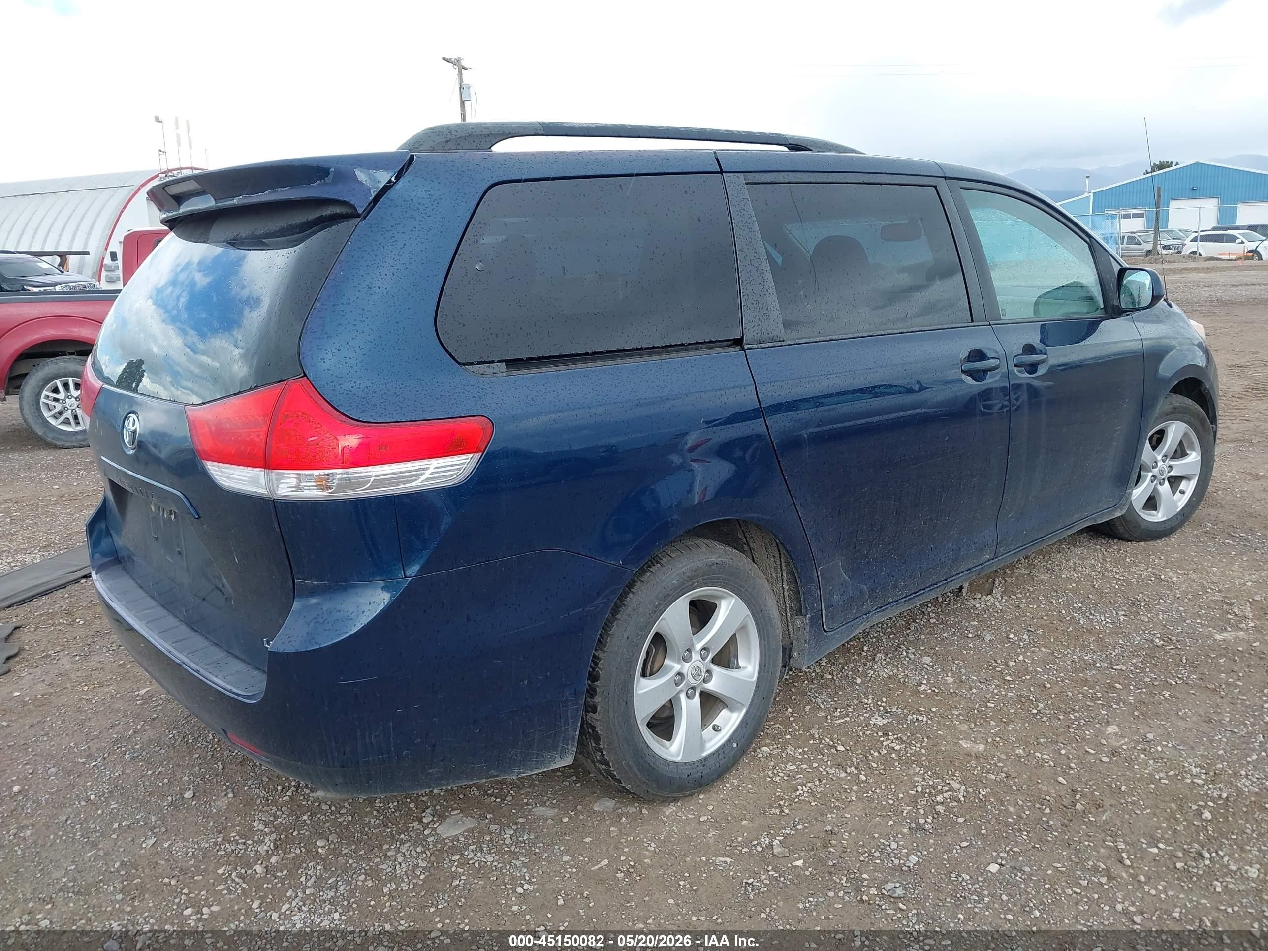 2012 Toyota Sienna Le V6 8 Passenger Blue vin: 5TDKK3DC0CS236495