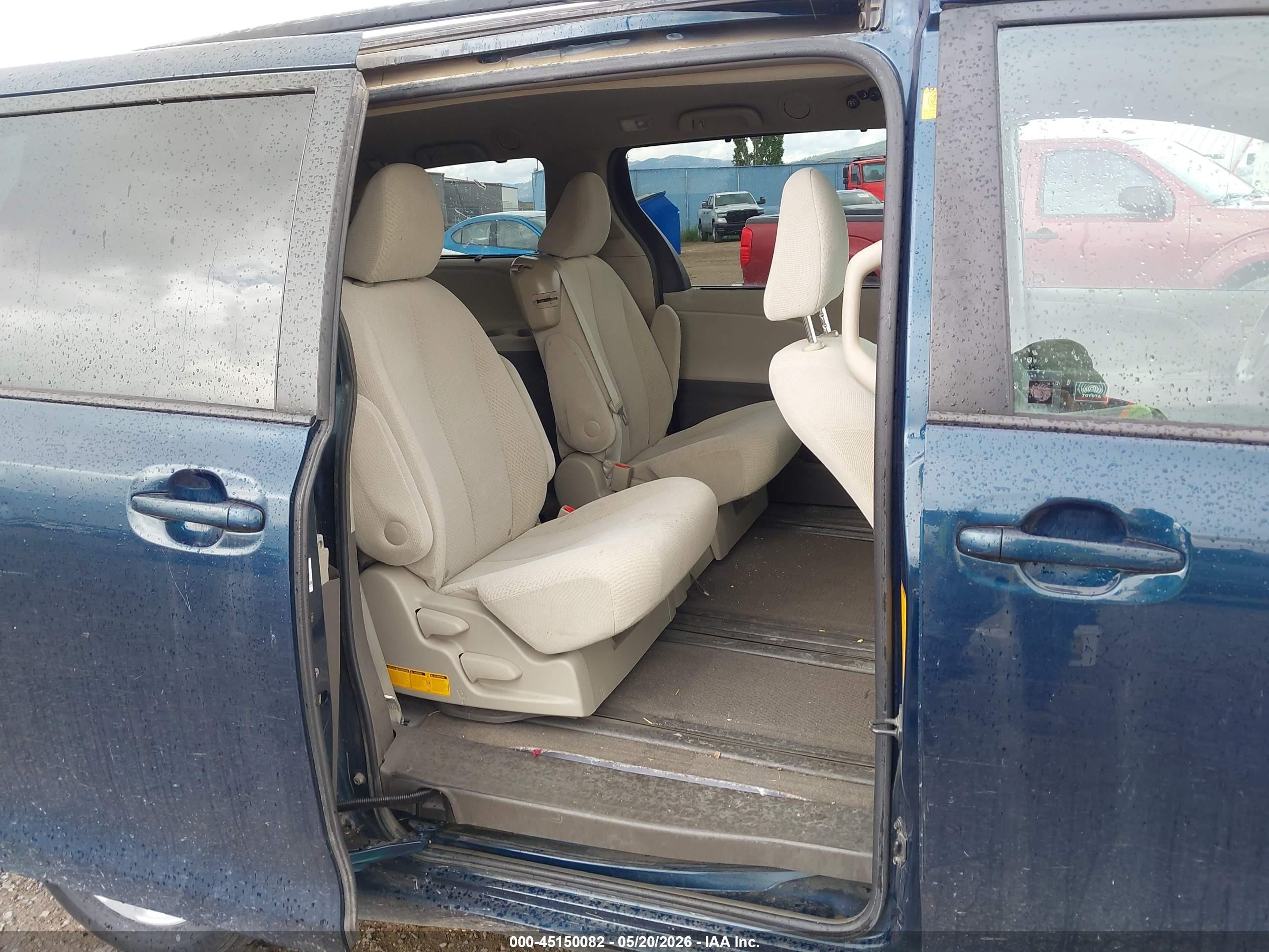 2012 Toyota Sienna Le V6 8 Passenger Blue vin: 5TDKK3DC0CS236495