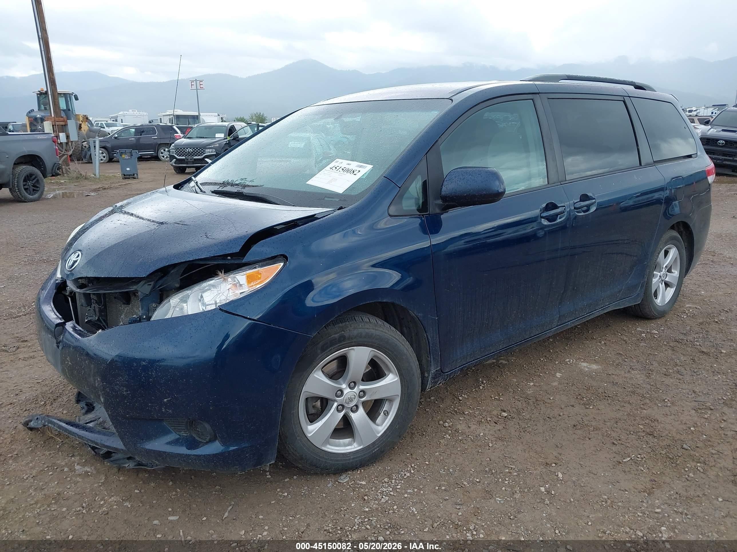 2012 Toyota Sienna Le V6 8 Passenger Blue vin: 5TDKK3DC0CS236495