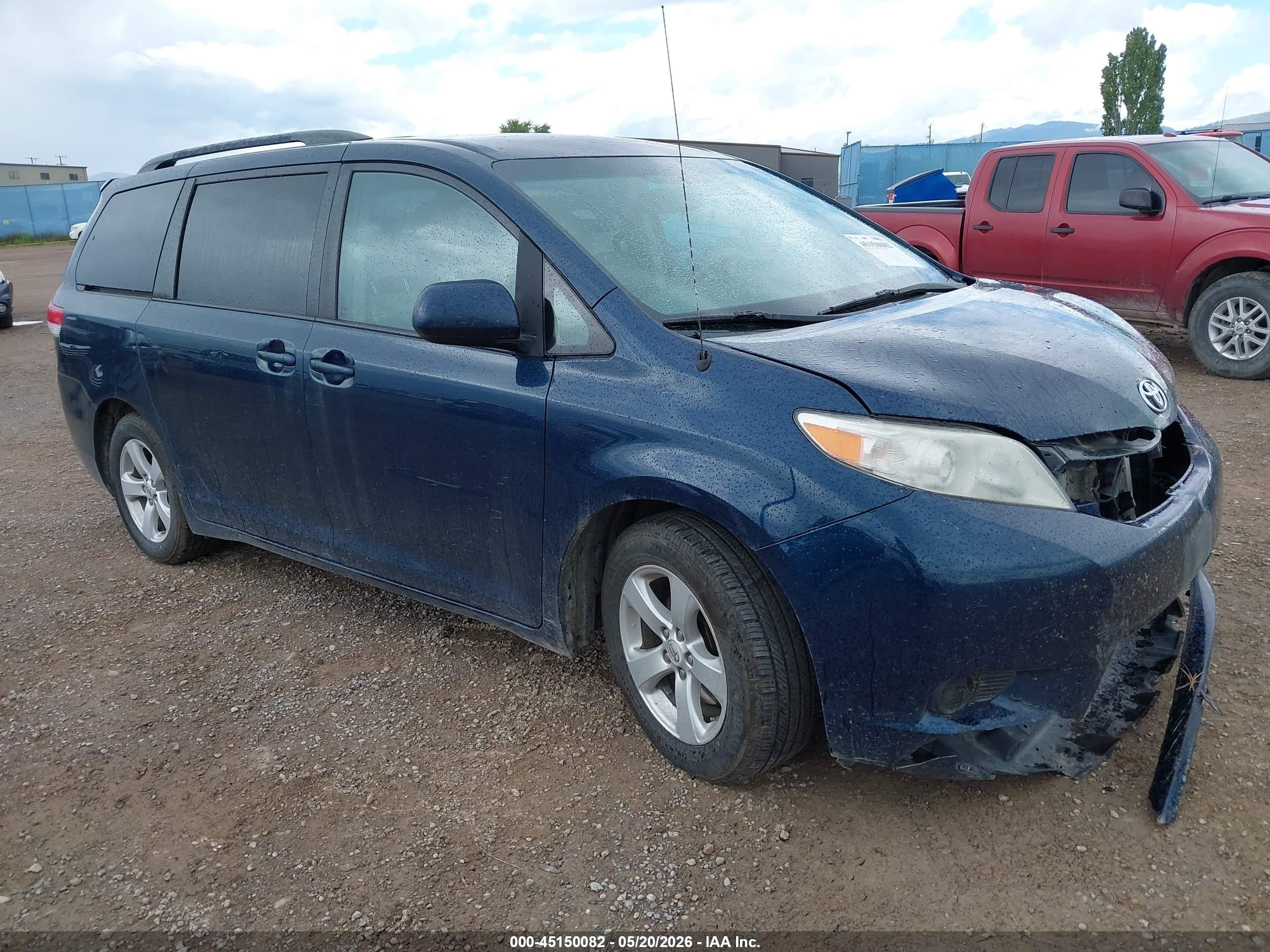 2012 Toyota Sienna Le V6 8 Passenger Blue vin: 5TDKK3DC0CS236495
