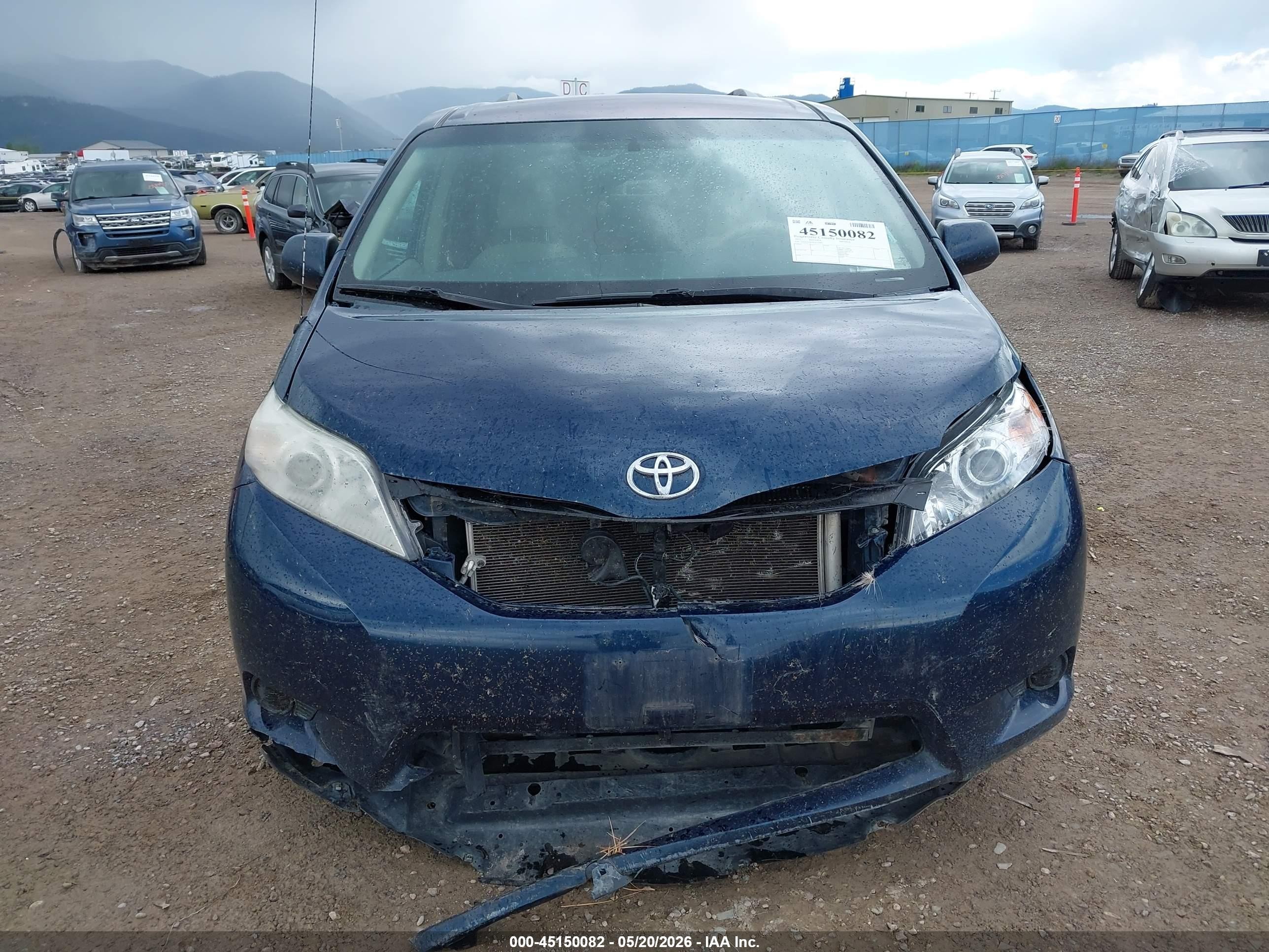 2012 Toyota Sienna Le V6 8 Passenger Blue vin: 5TDKK3DC0CS236495