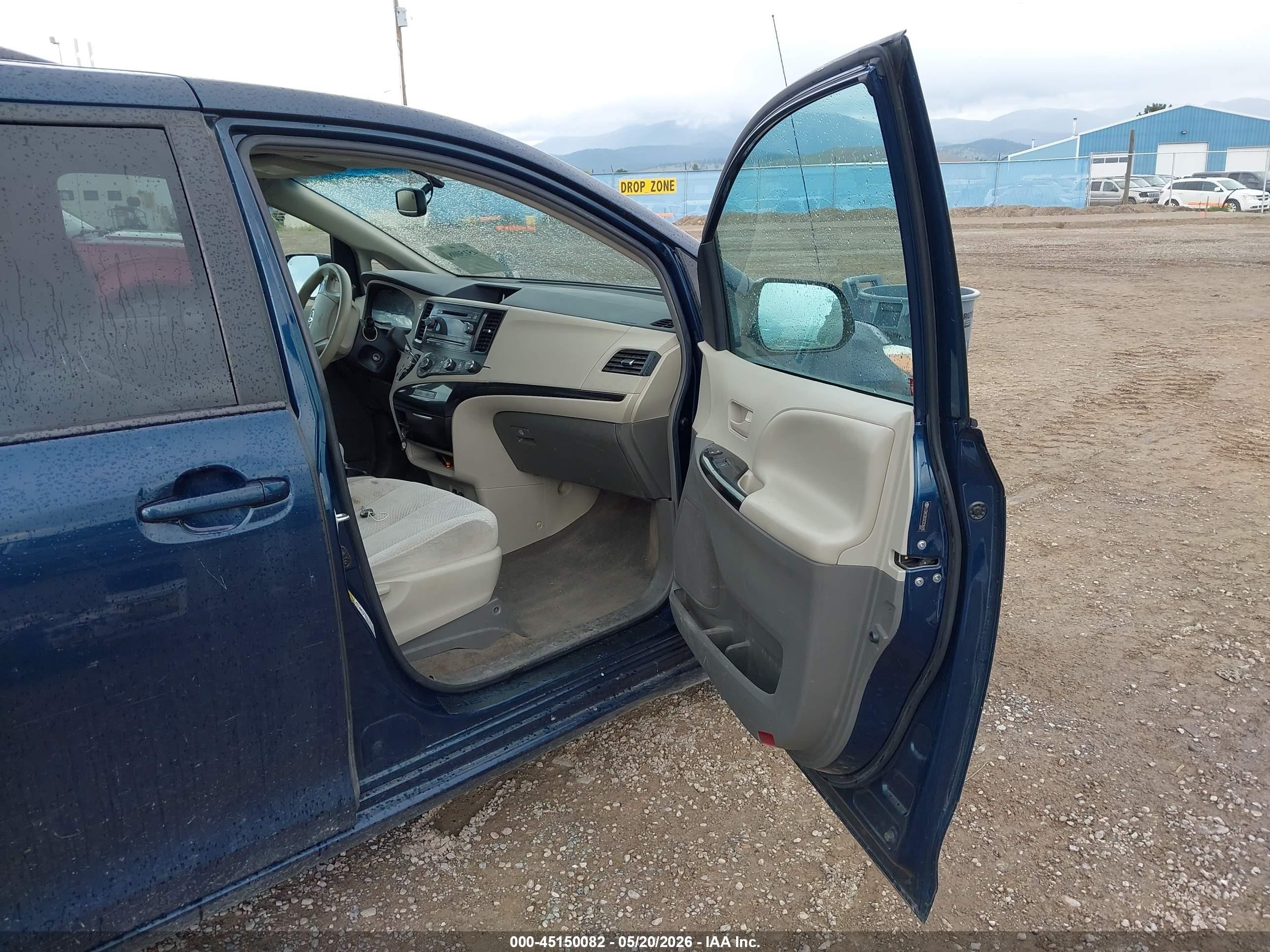 2012 Toyota Sienna Le V6 8 Passenger Blue vin: 5TDKK3DC0CS236495