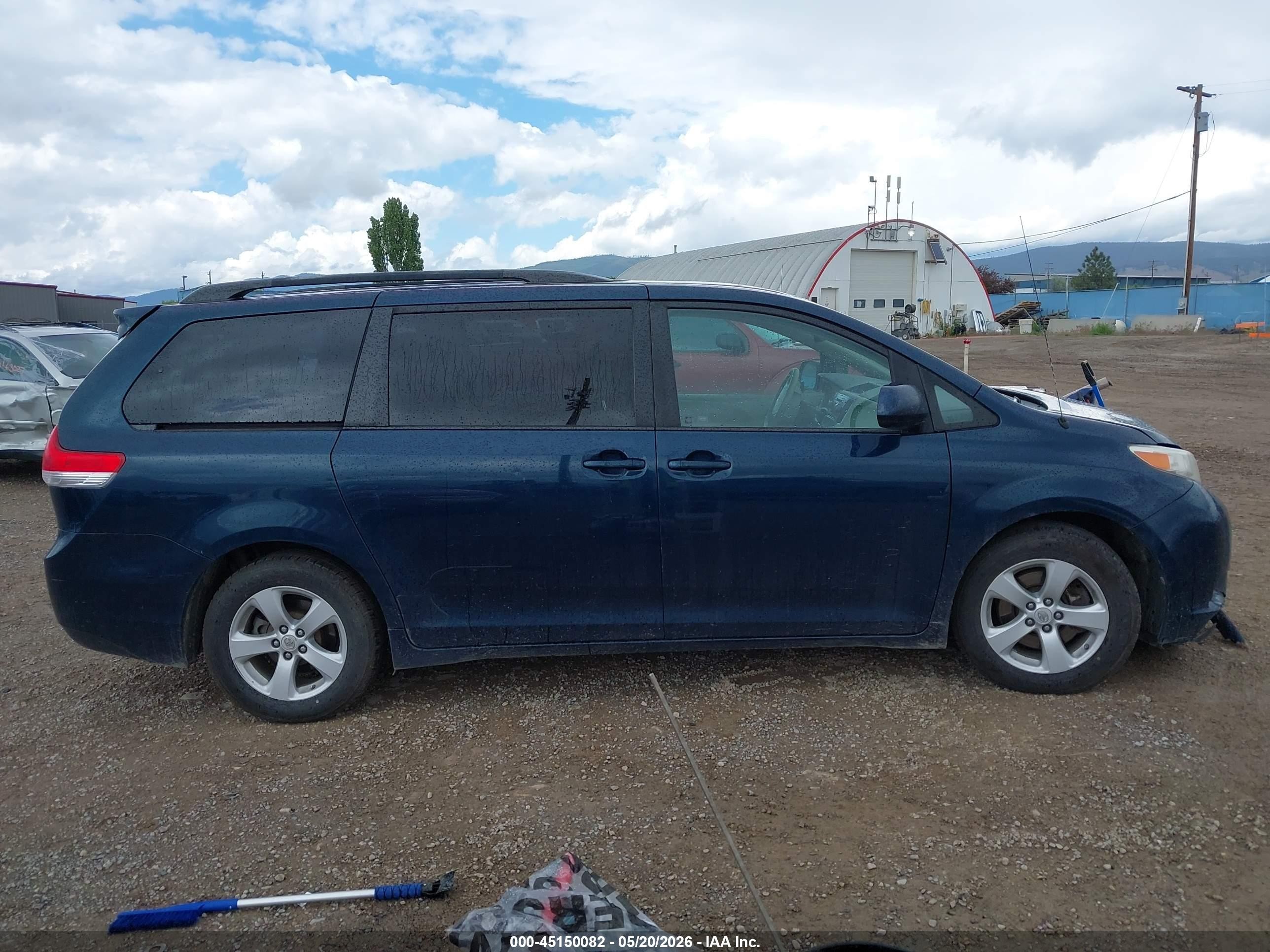 2012 Toyota Sienna Le V6 8 Passenger Blue vin: 5TDKK3DC0CS236495