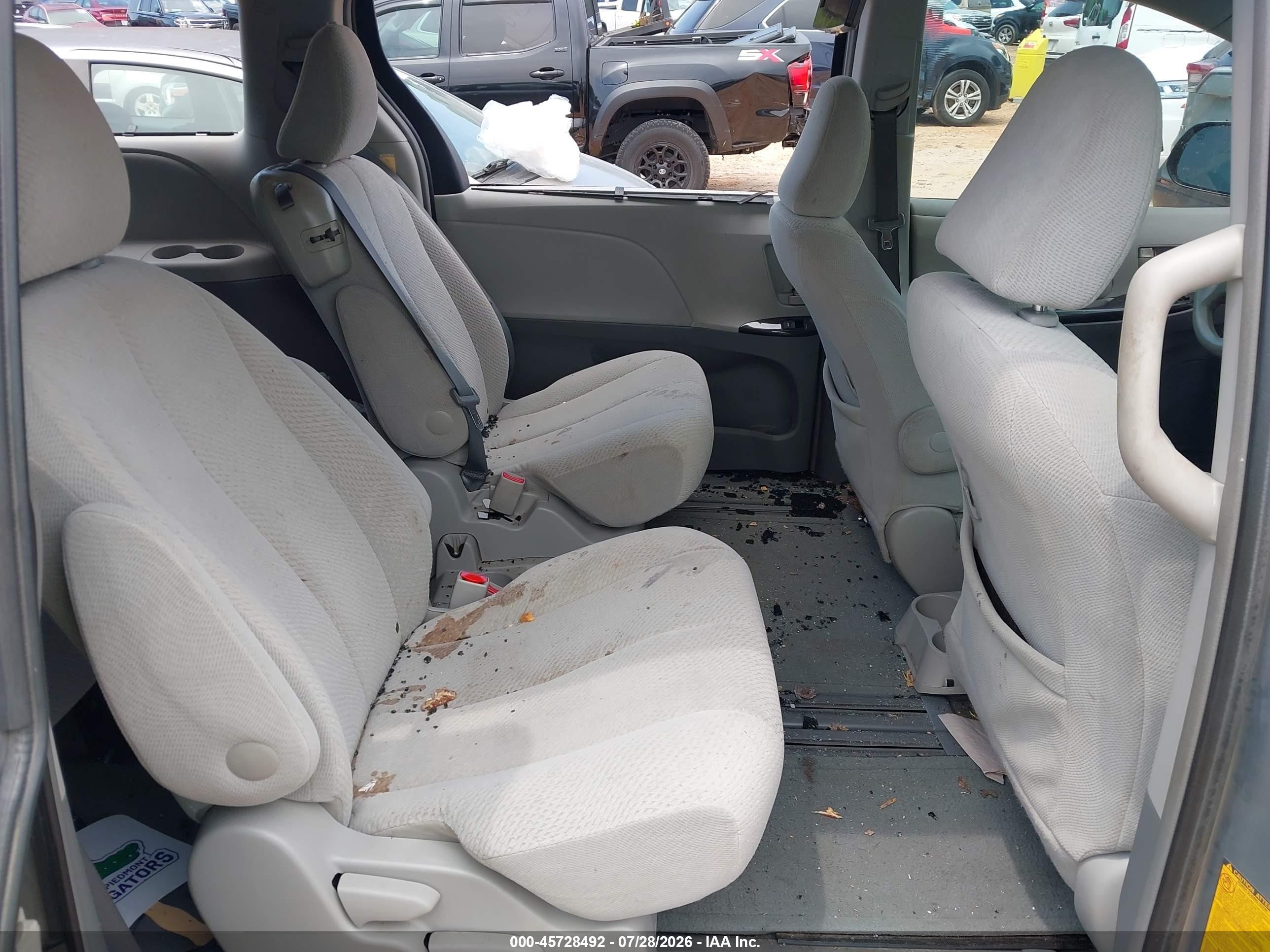 2012 Toyota Sienna Le V6 8 Passenger Серый vin: 5TDKK3DC0CS240742