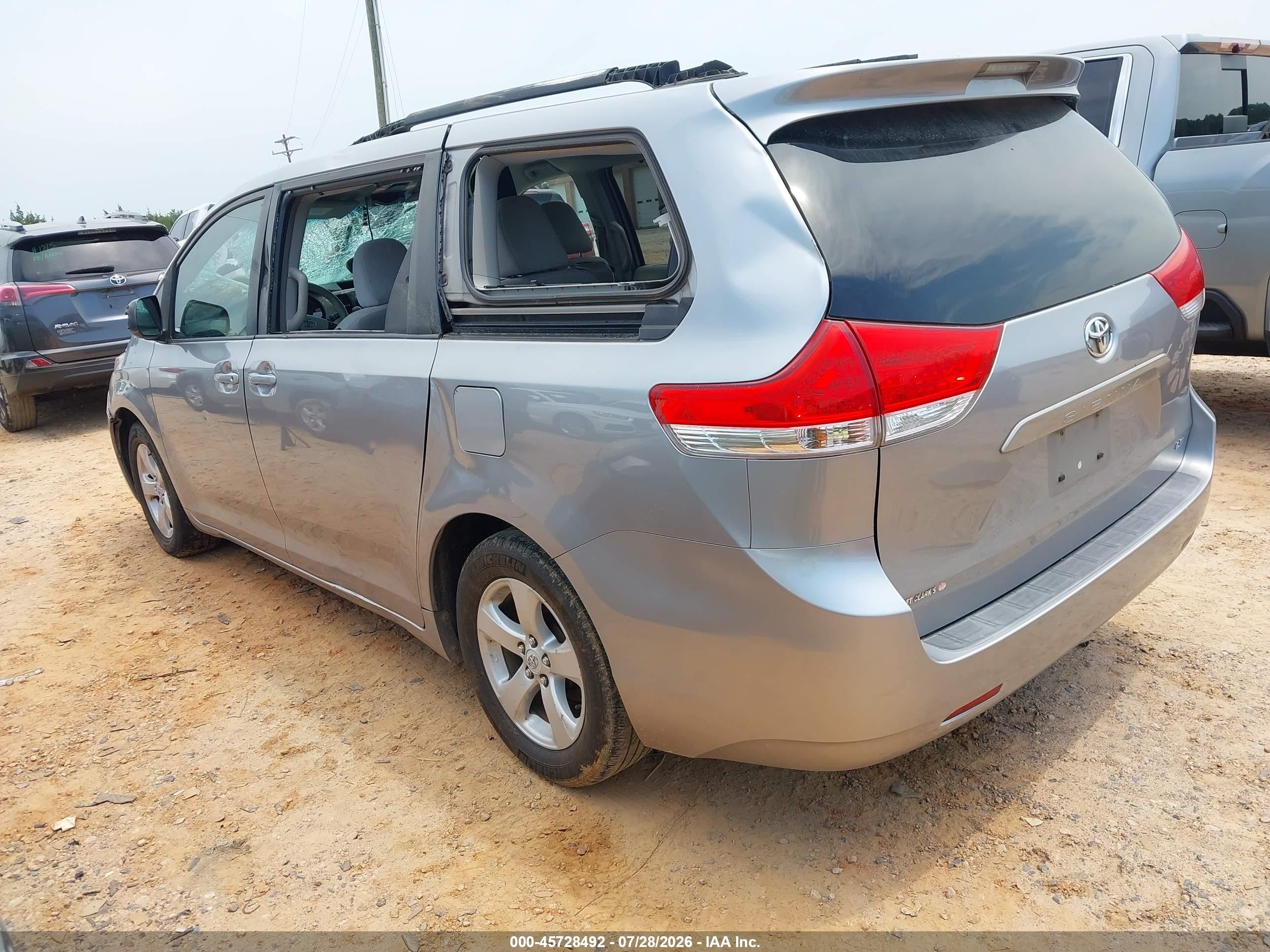 2012 Toyota Sienna Le V6 8 Passenger Серый vin: 5TDKK3DC0CS240742