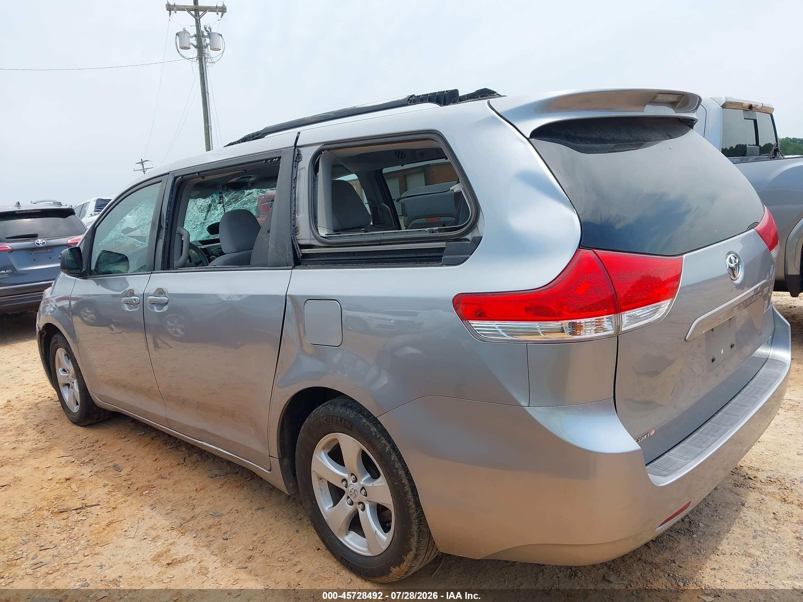2012 Toyota Sienna Le V6 8 Passenger Серый vin: 5TDKK3DC0CS240742