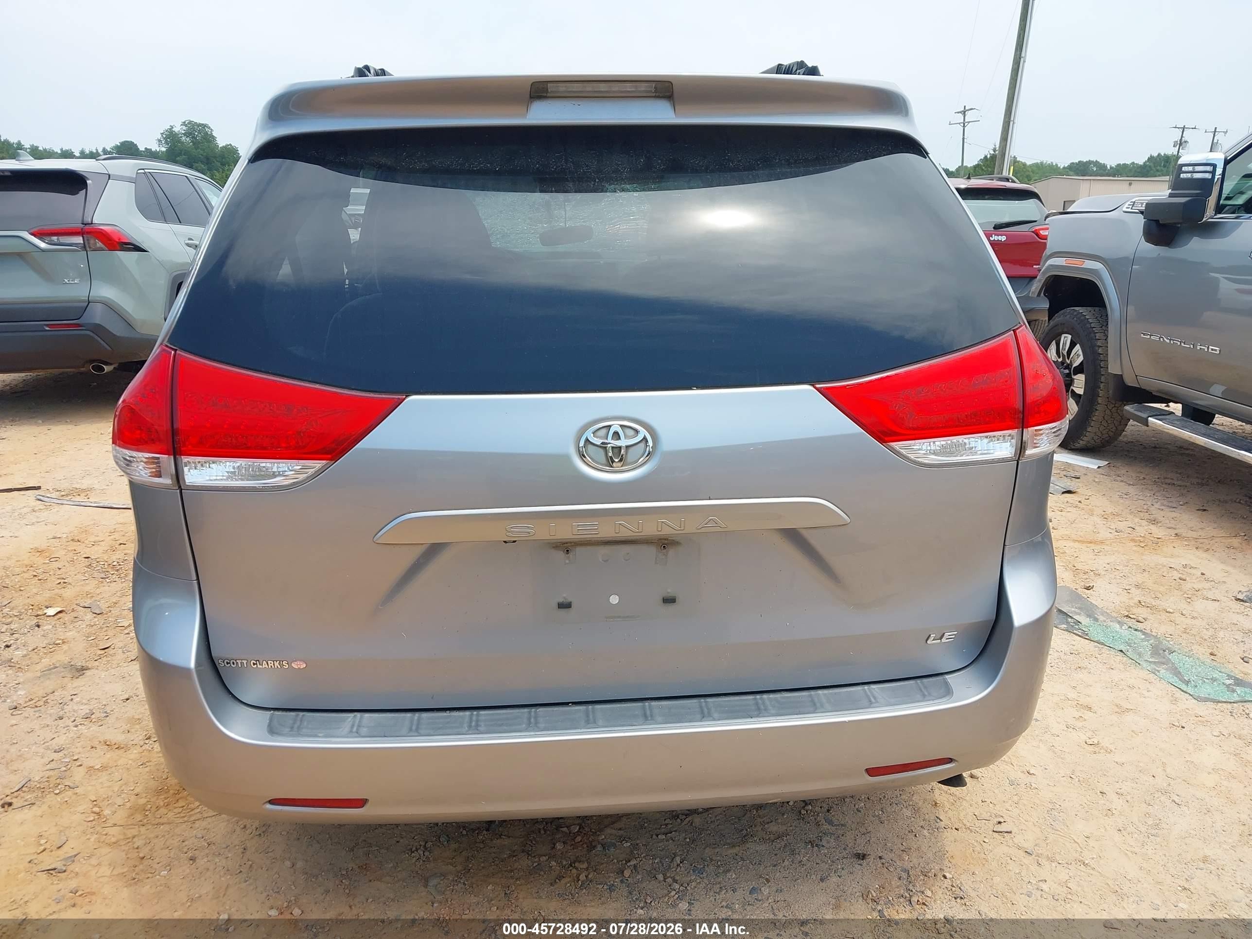 2012 Toyota Sienna Le V6 8 Passenger Серый vin: 5TDKK3DC0CS240742