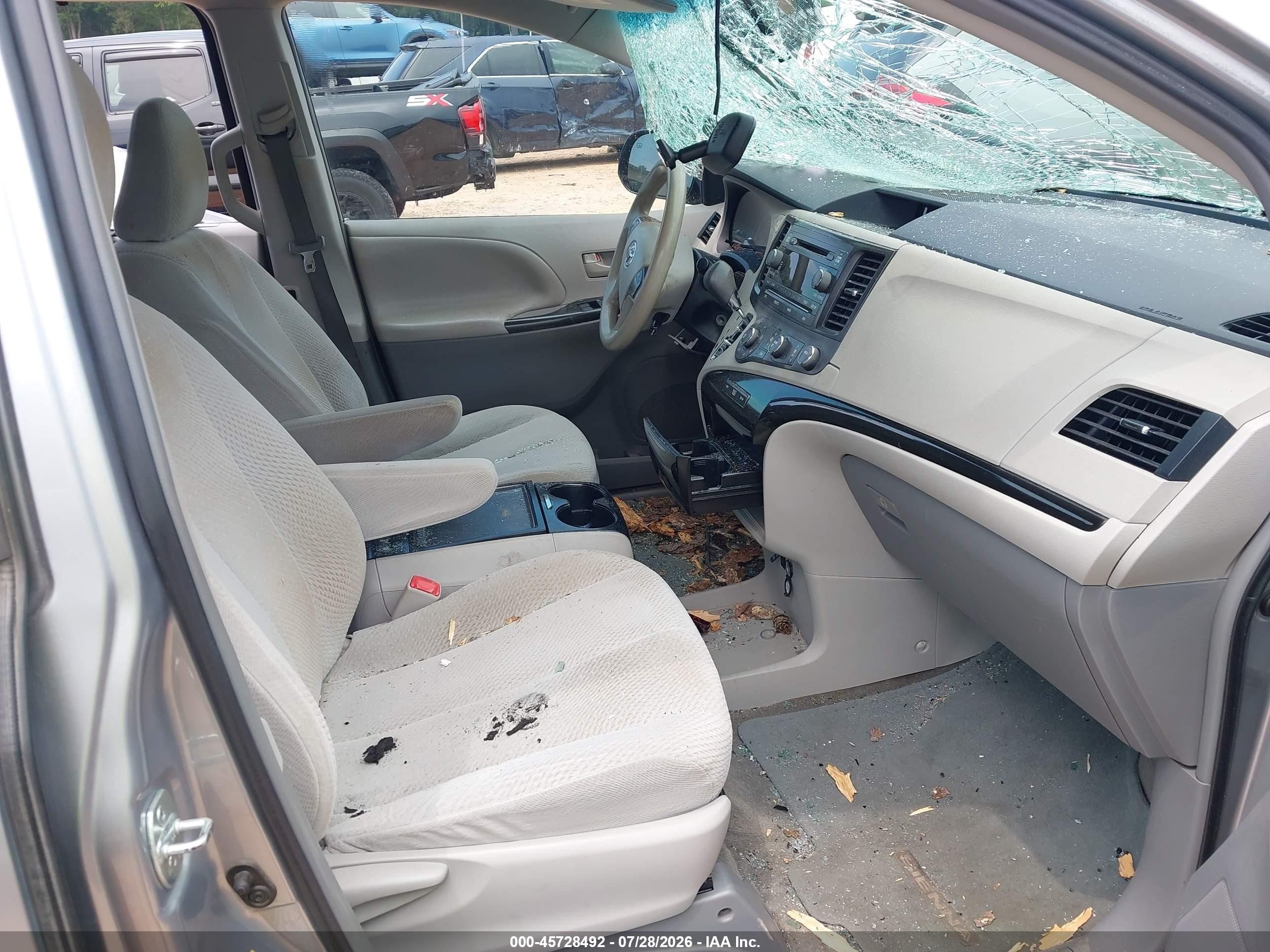 2012 Toyota Sienna Le V6 8 Passenger Серый vin: 5TDKK3DC0CS240742