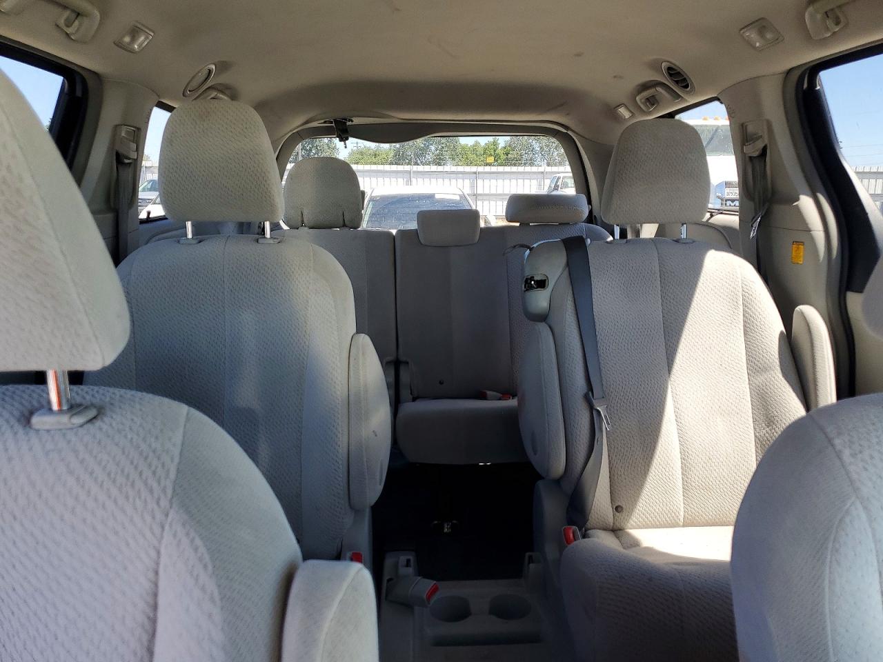 2012 Toyota Sienna Le Silver vin: 5TDKK3DC0CS245536