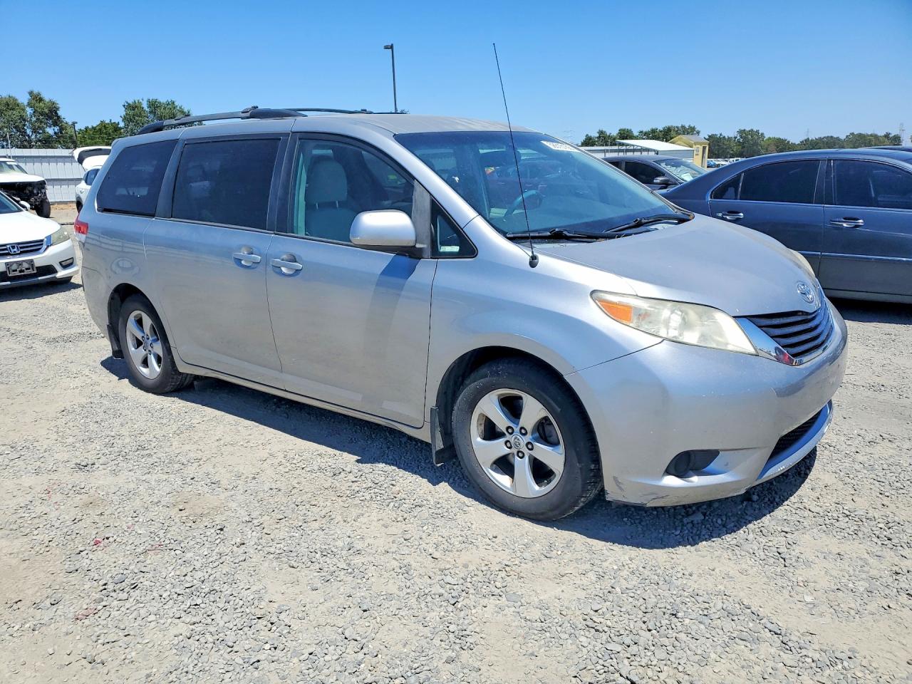 2012 Toyota Sienna Le Silver vin: 5TDKK3DC0CS245536