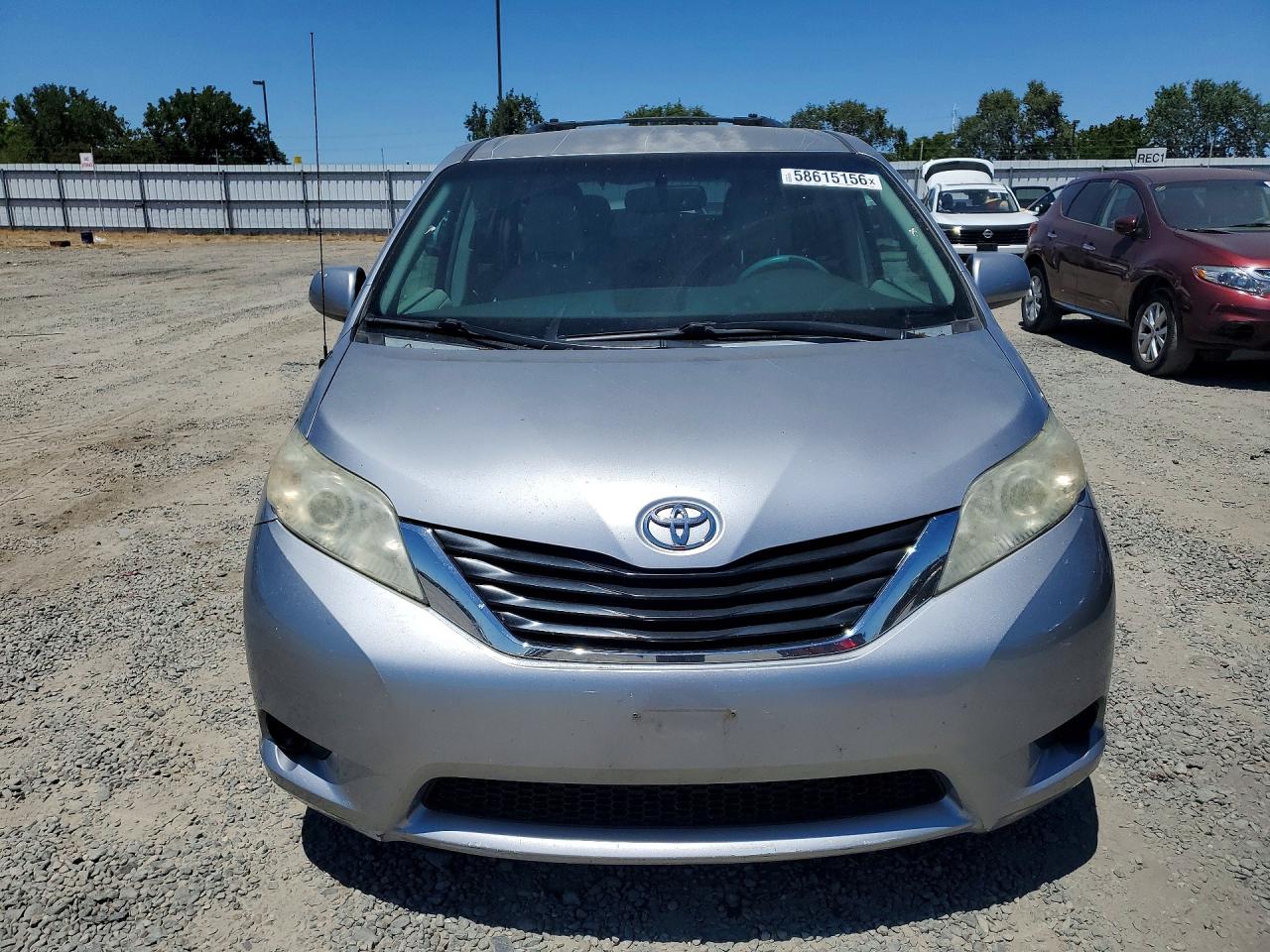 2012 Toyota Sienna Le Silver vin: 5TDKK3DC0CS245536